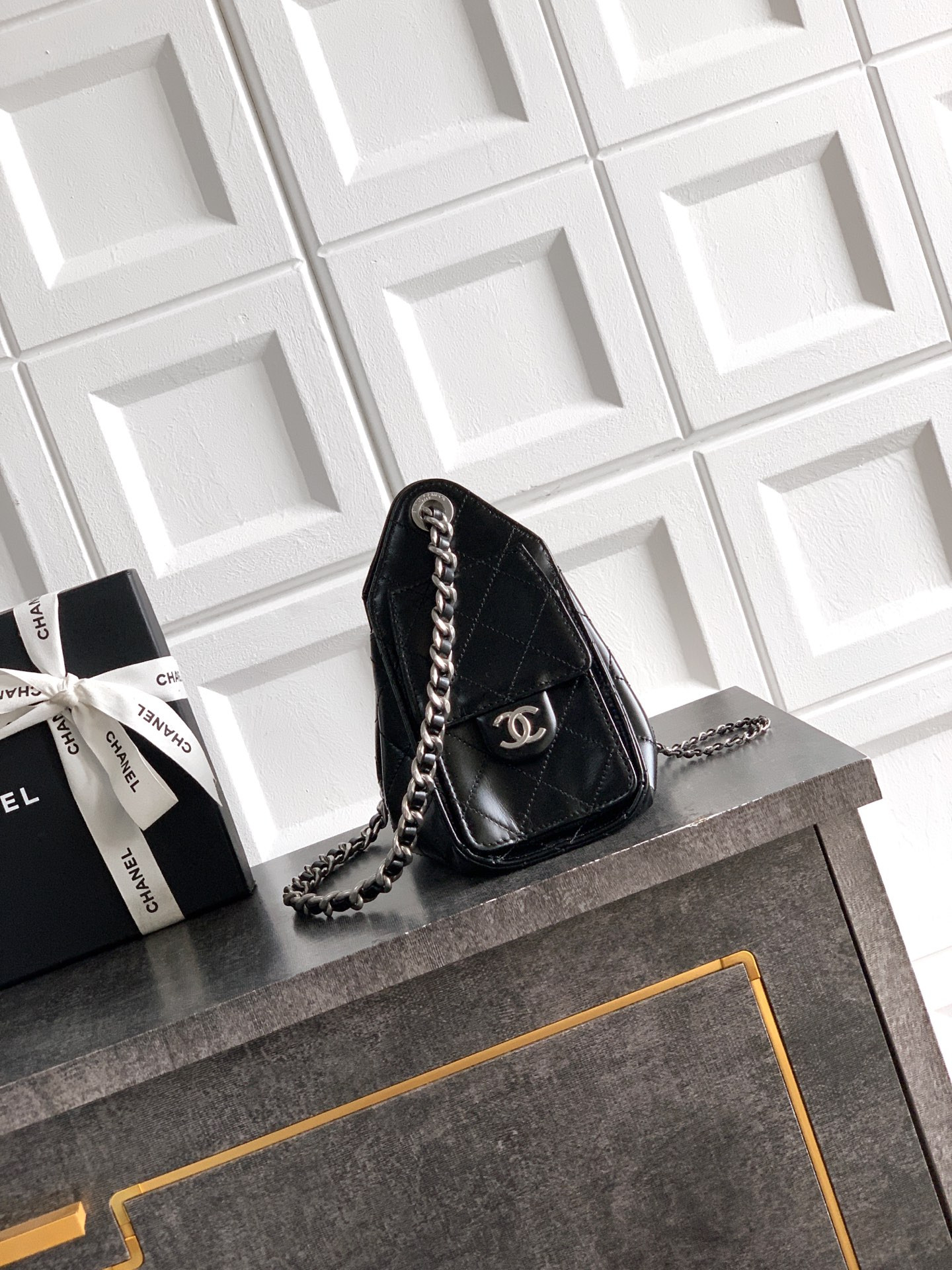 Ch*el 25c bucket bag oil wax leather 20x22x12.5cm