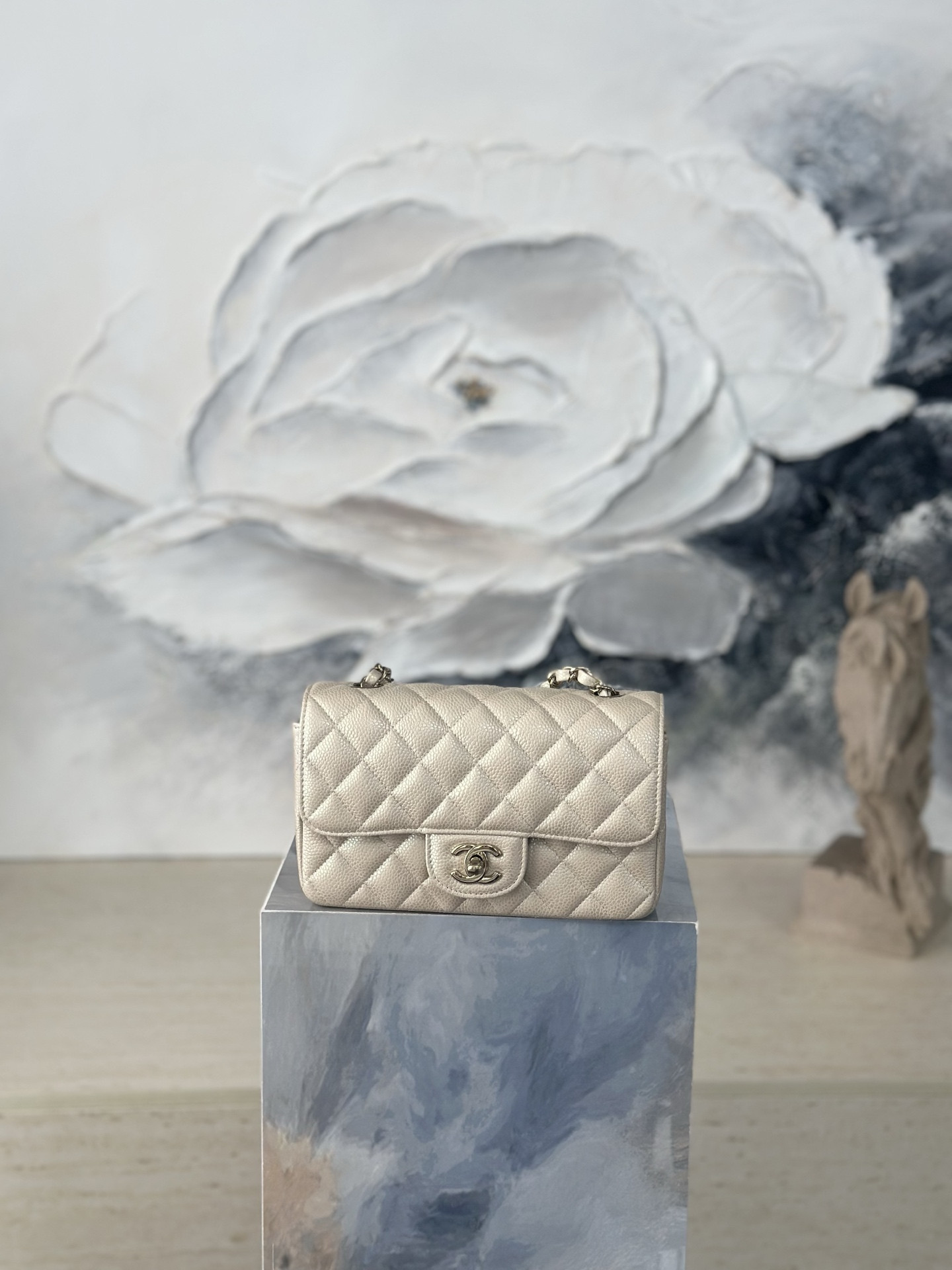 Ch*el flap bag pearlescent light beige as1116 20x12x6cm