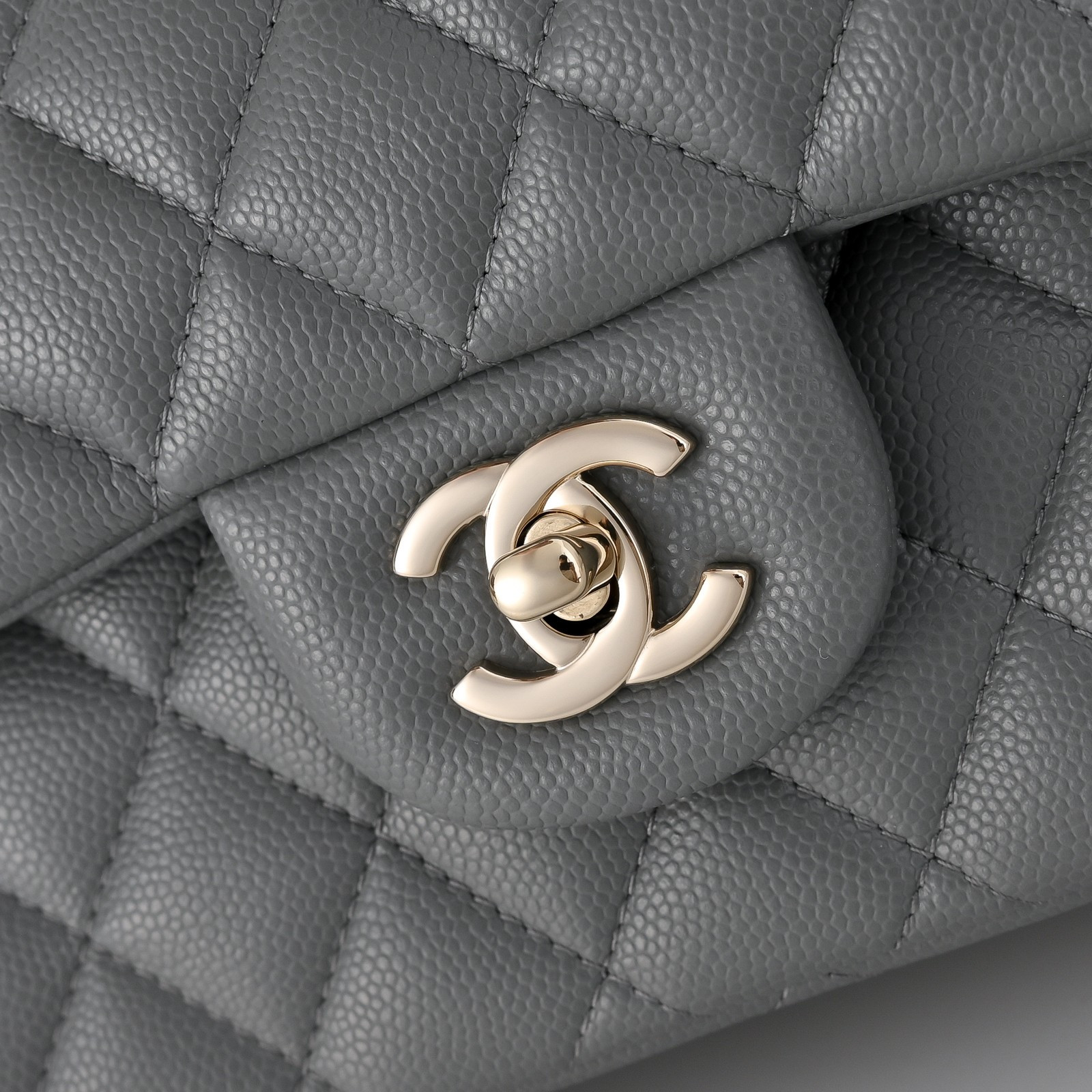 Ch*el classic flap handbag caviar leather and light gold-tone metal hardware a01113 23x14.5x6cm
