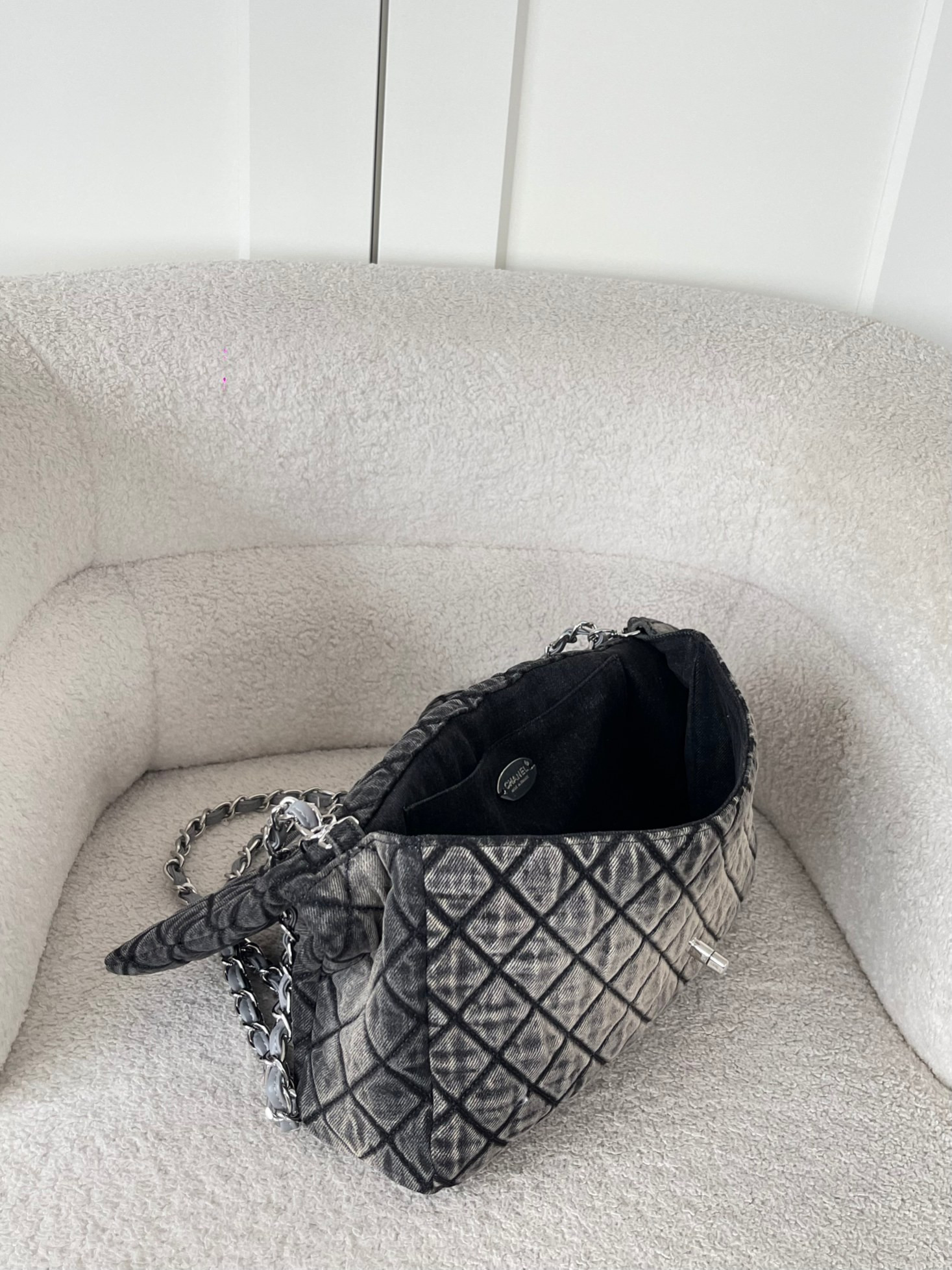 ch*el De*1mpression flap bag 33x22x8cm