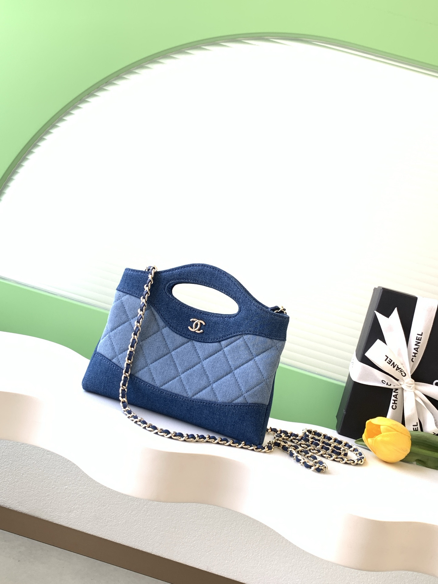Ch*el clutch with chain ap3656 17x20.5x3.5cm