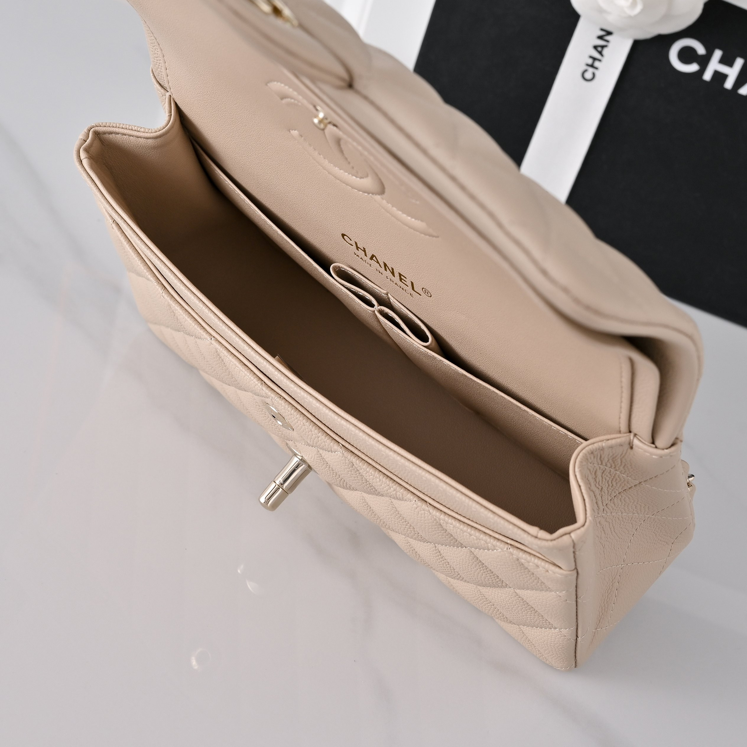 Ch*el classic flap handbag milky tea with light gold hardware and caviar leather a01113 23x14.5x6cm