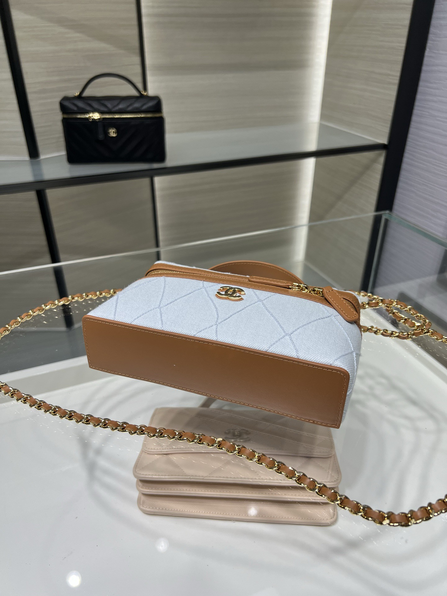 Ch*el classic vanity with chain handbag ap5164 17x19.5x5cm