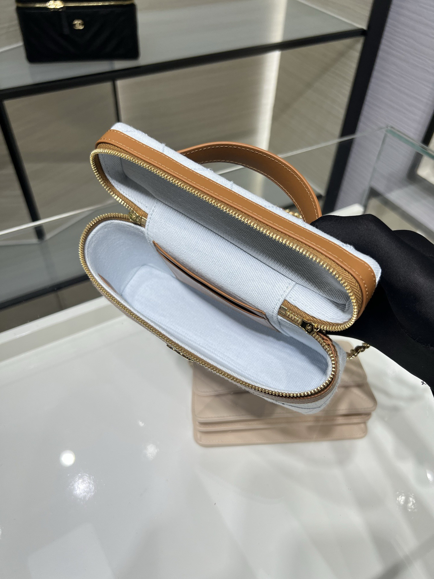 Ch*el classic vanity with chain handbag ap5164 17x19.5x5cm