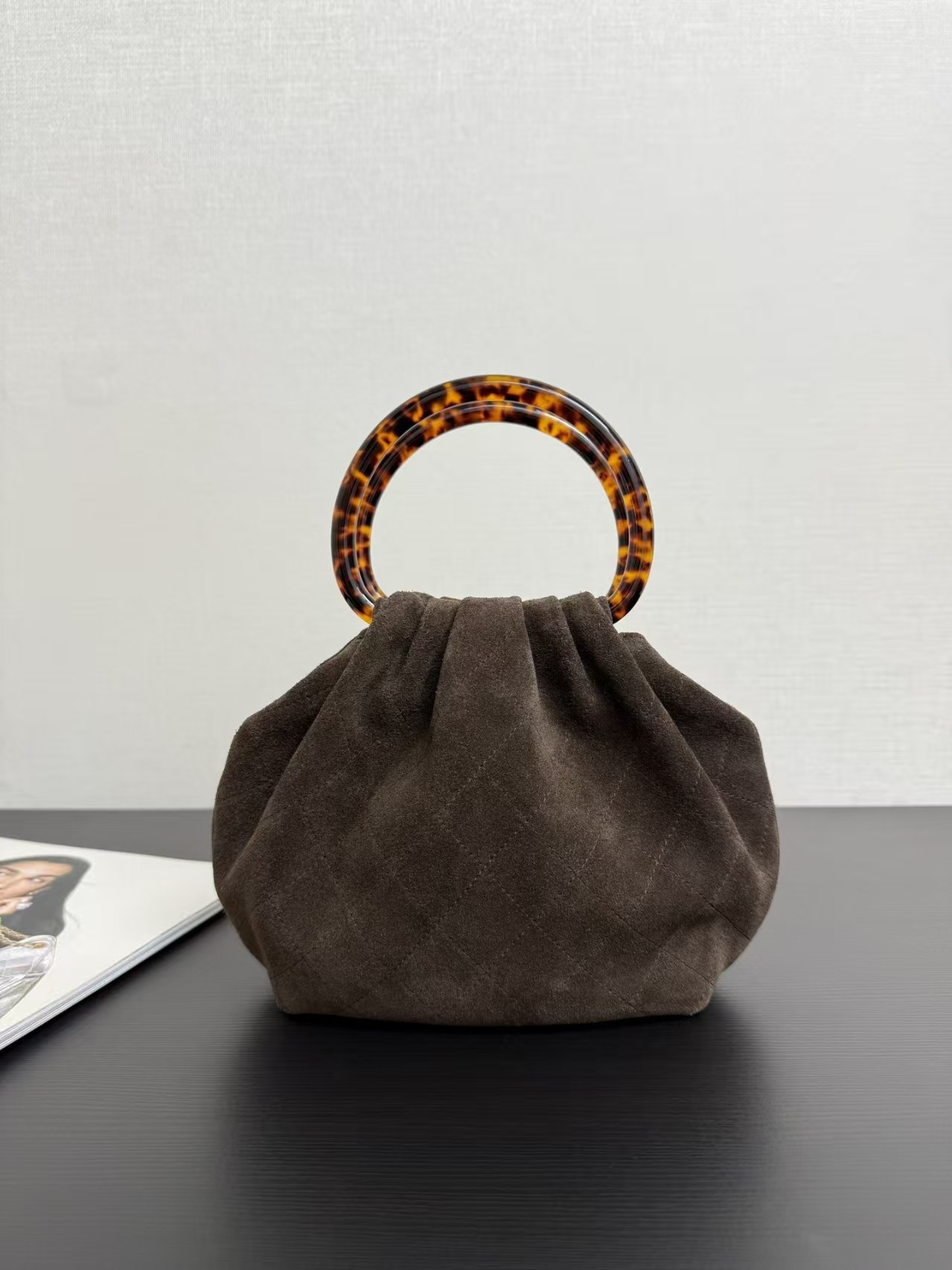Ch*el pouch 16x26(included handle height)x4.5cm
