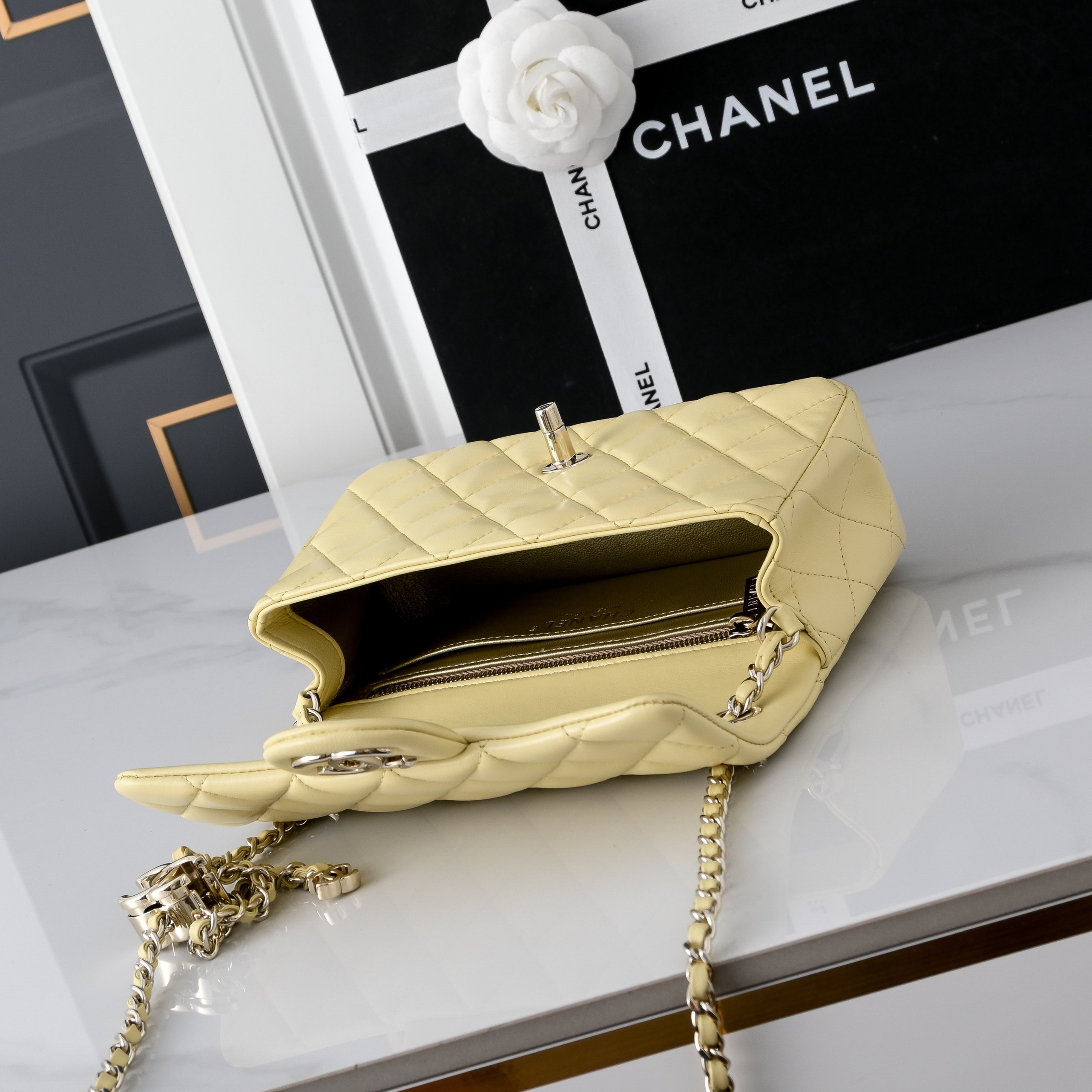 Ch*el classic flap handbag cf light gold hardware as5759 20x13x7cm