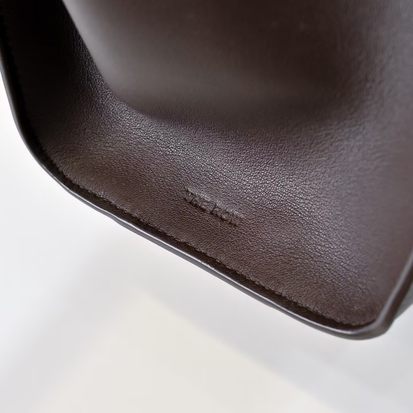 T*e R0w marlo bag in leather 30x14x21cm