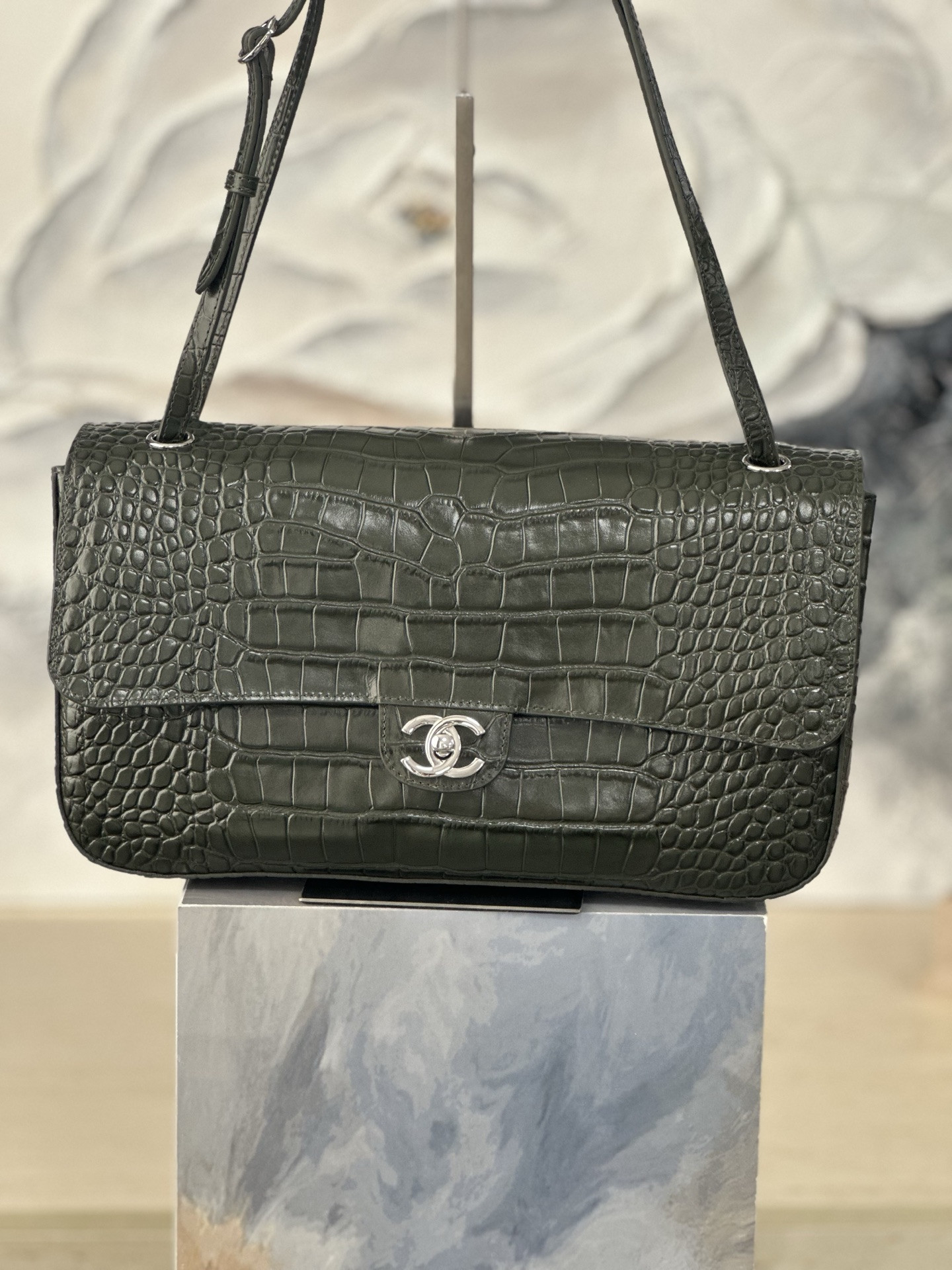 Ch*el maxi flap bag olive green silver hardware as6231 19.5x32x10cm