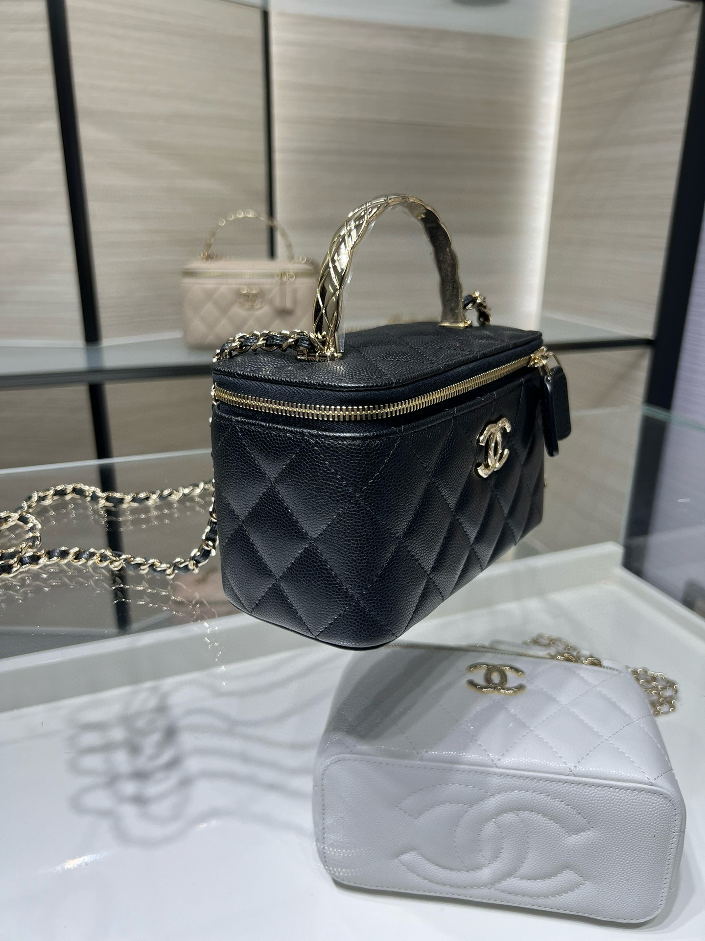 Ch*el clutch with chain ap4590 17x9.5x8cm