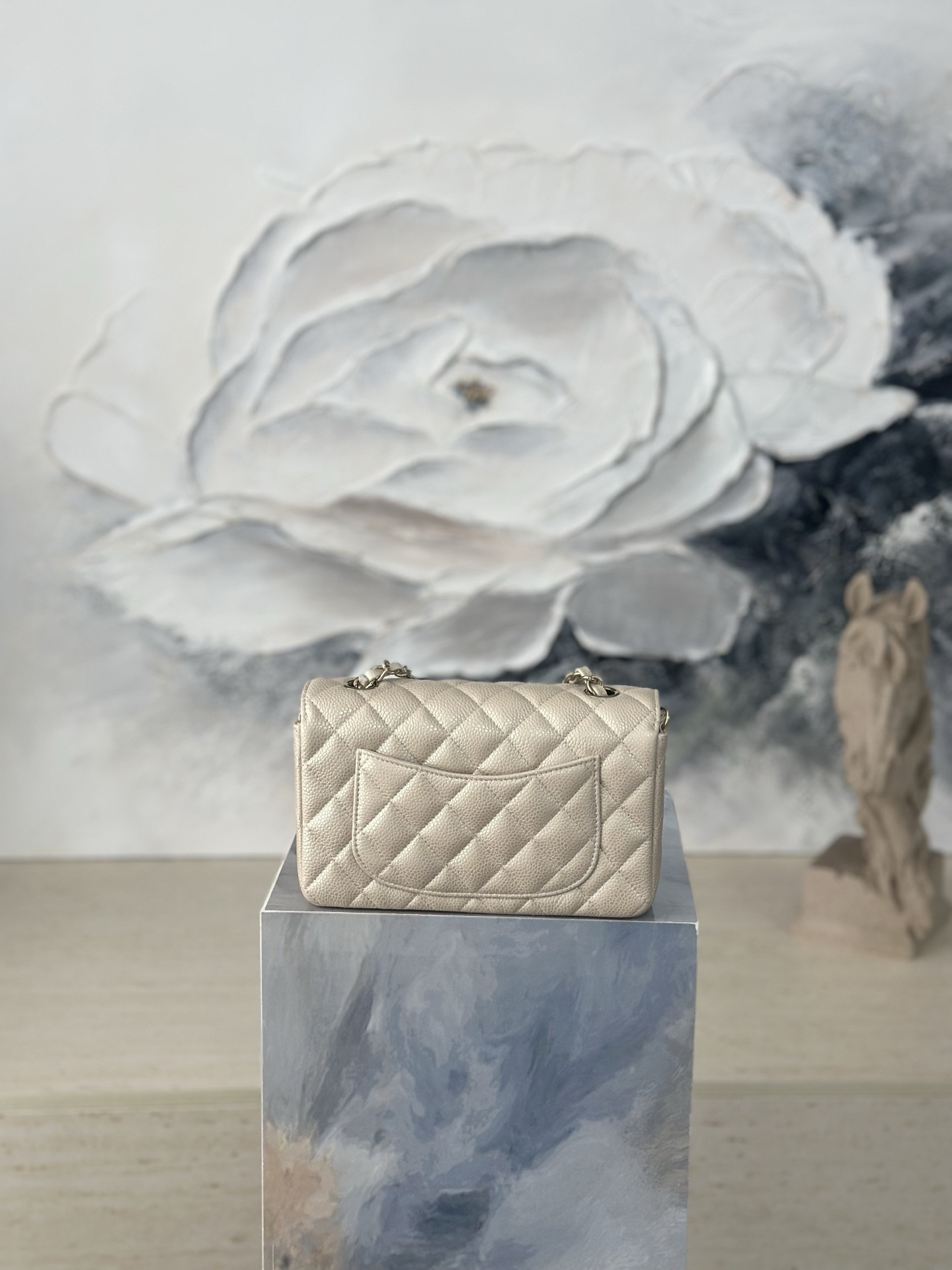Ch*el flap bag pearlescent light beige as1116 20x12x6cm