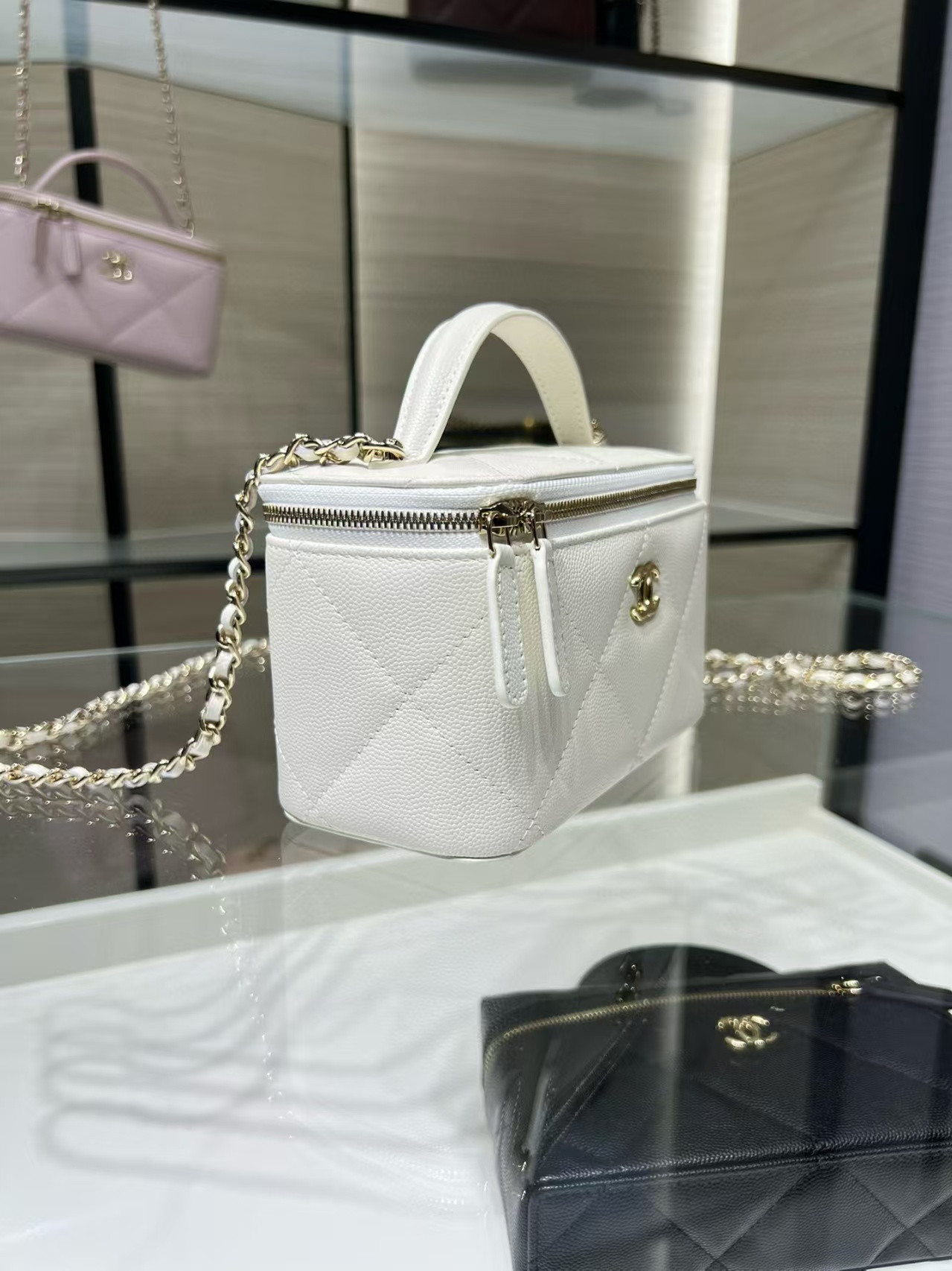 Ch*el vanity with chain ap4933 17x9.5x8cm