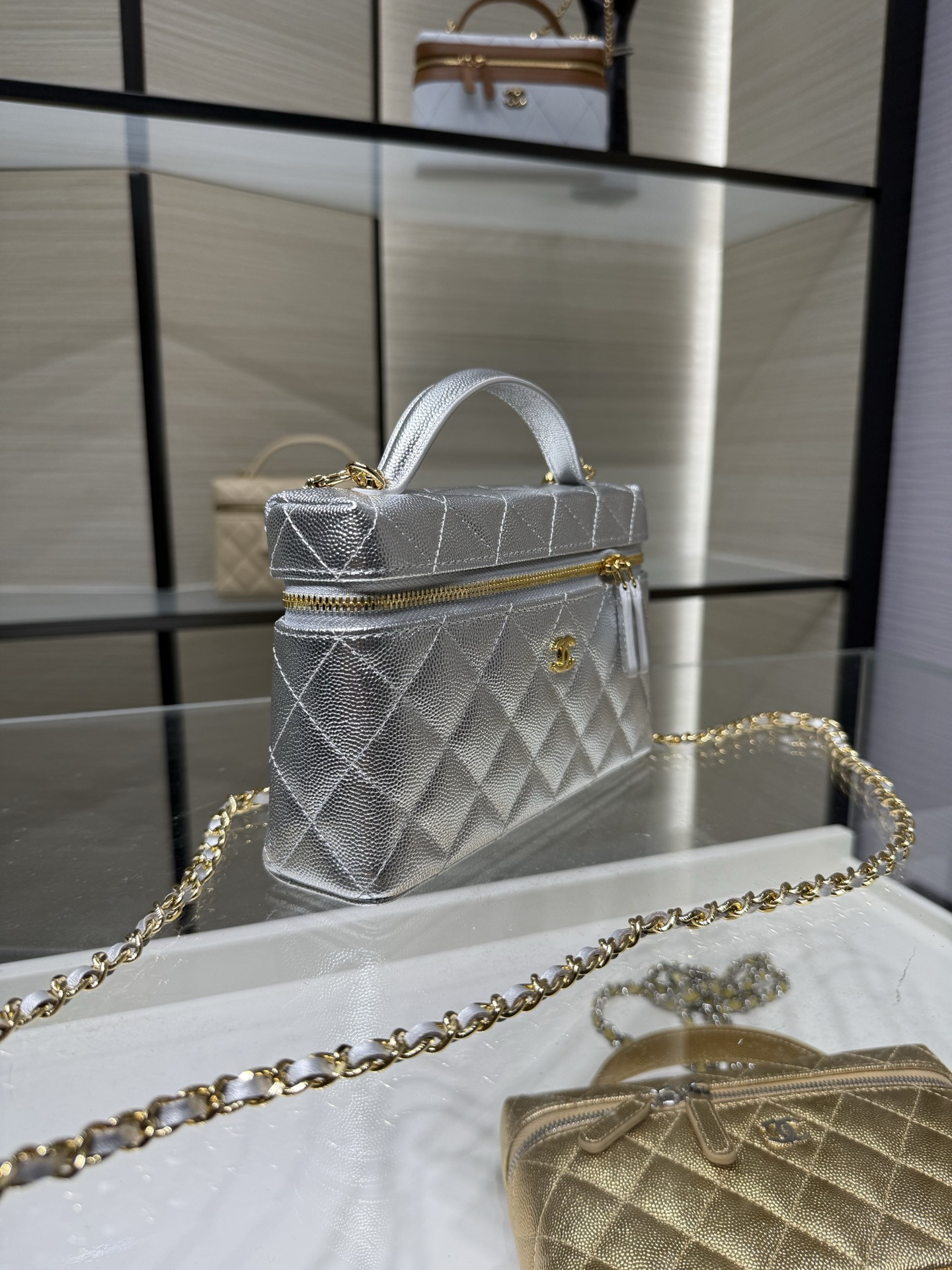 Ch*el classic vanity with chain handbag ap4385 17x19x5cm