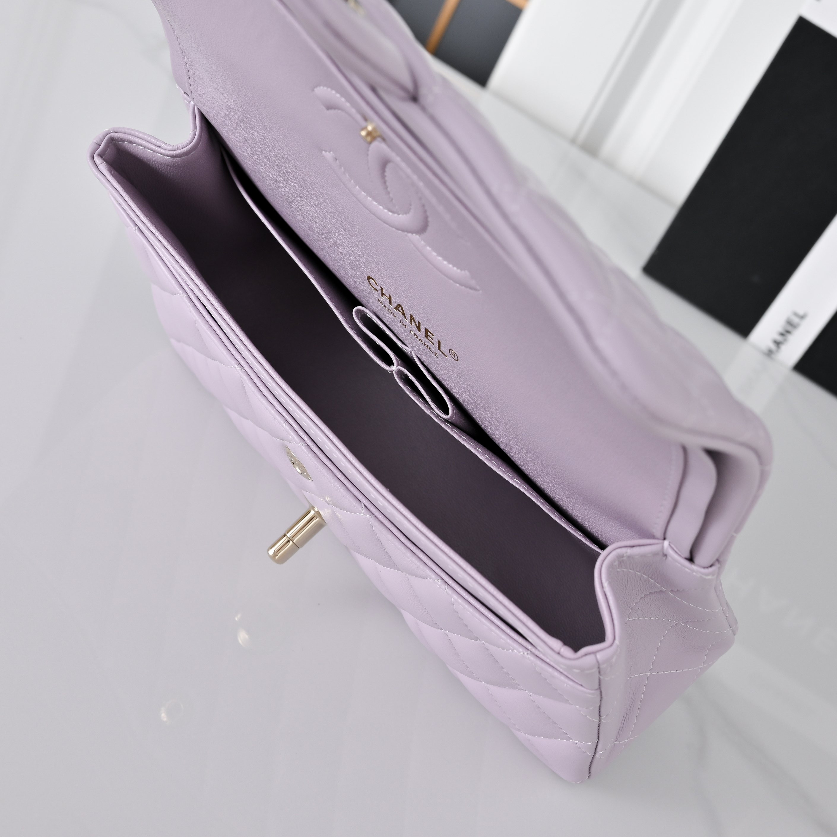 Ch*el classic flap handbag light purple with light gold hardware a01113 23x14.5x6cm