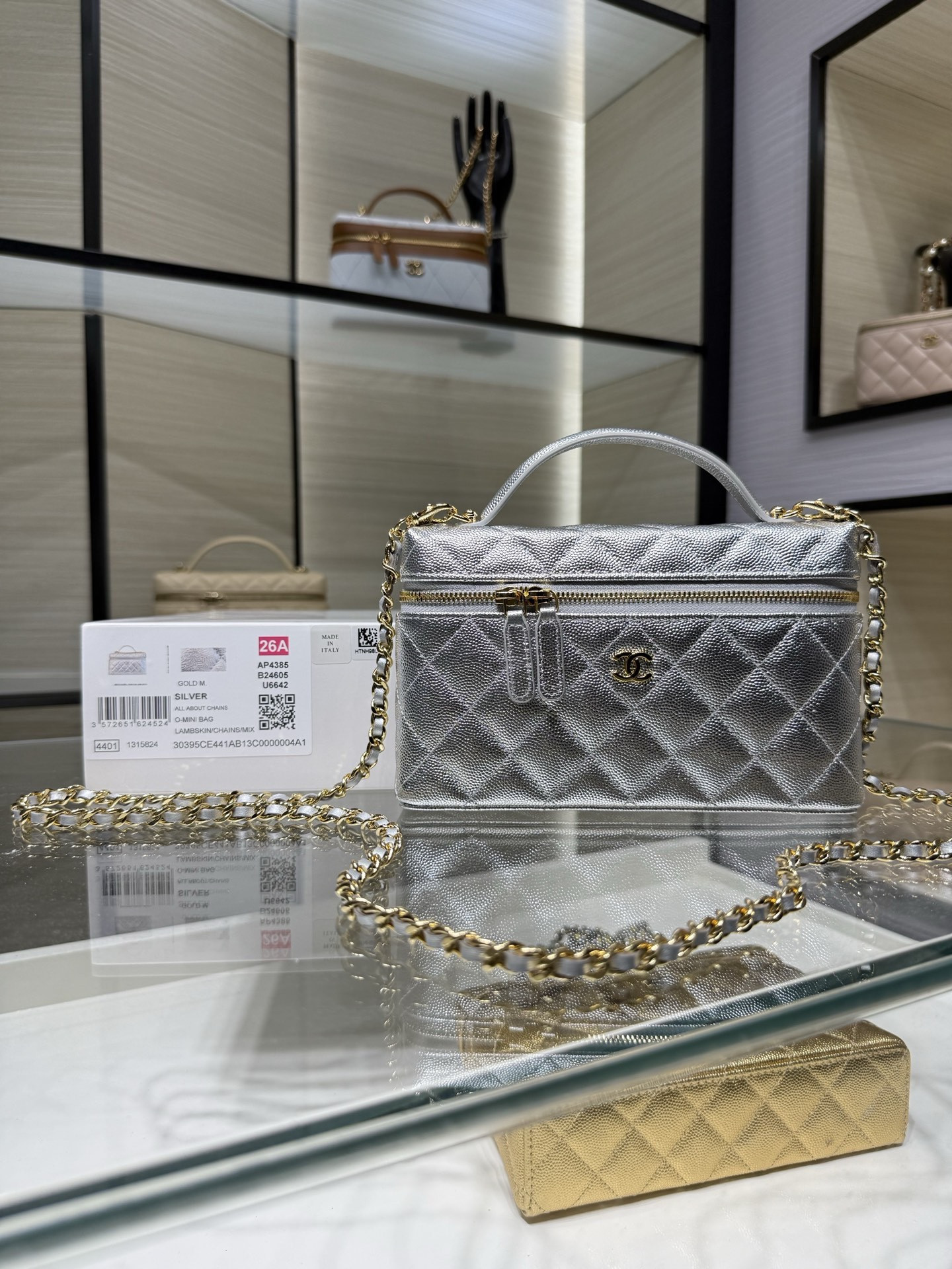 Ch*el classic vanity with chain handbag ap4385 17x19x5cm
