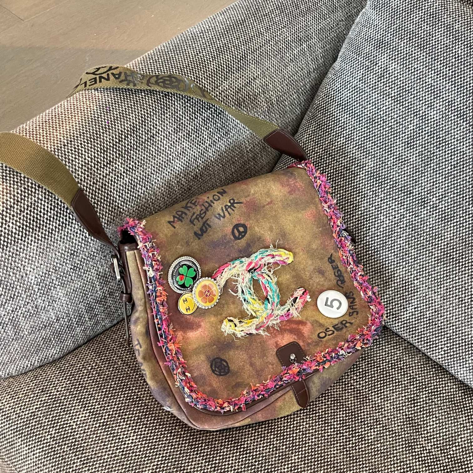 ch*el on the pavements Gr*ffiti messenger bag 30x30cm