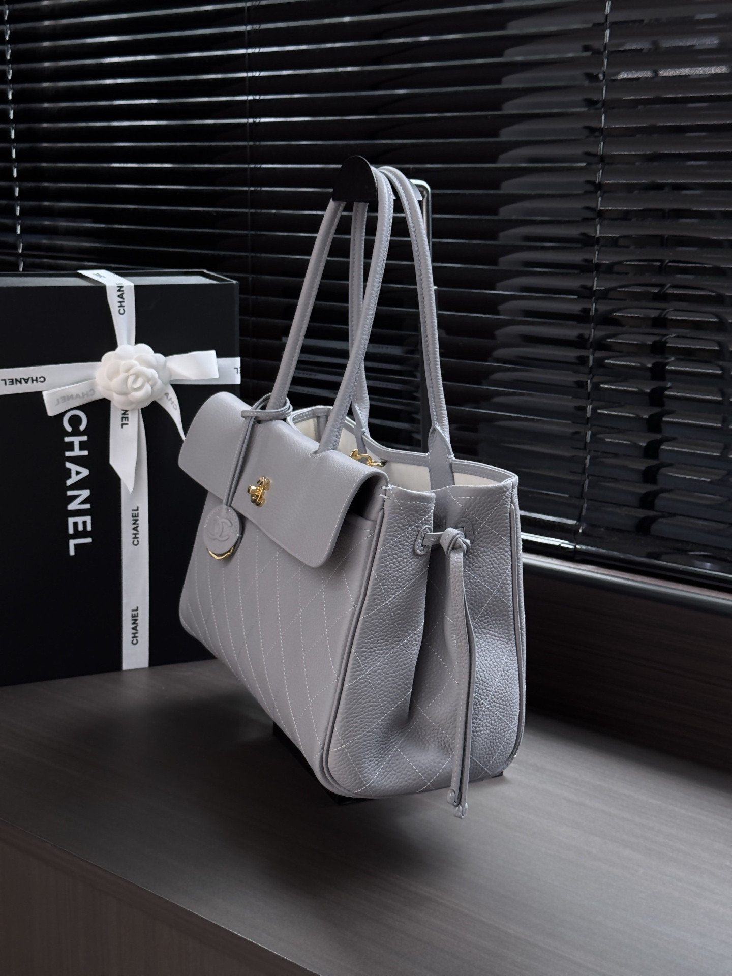 Ch*el tote as6428 38x22x16cm