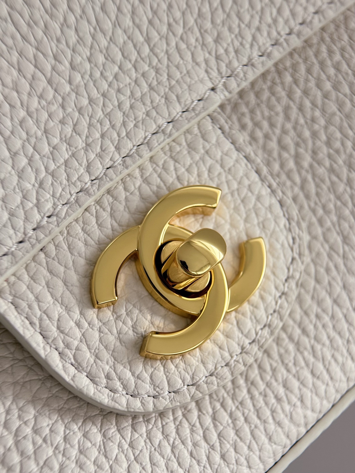 Ch*el mini flap bag gold hardware as6573 13x20x6cm