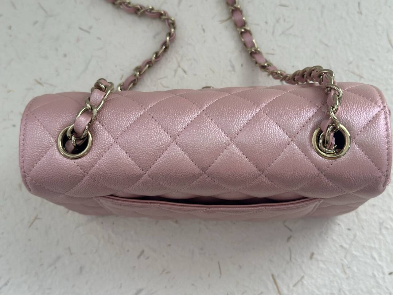 Ch*el flap bag pearlescent pink as1116 20x12x6cm