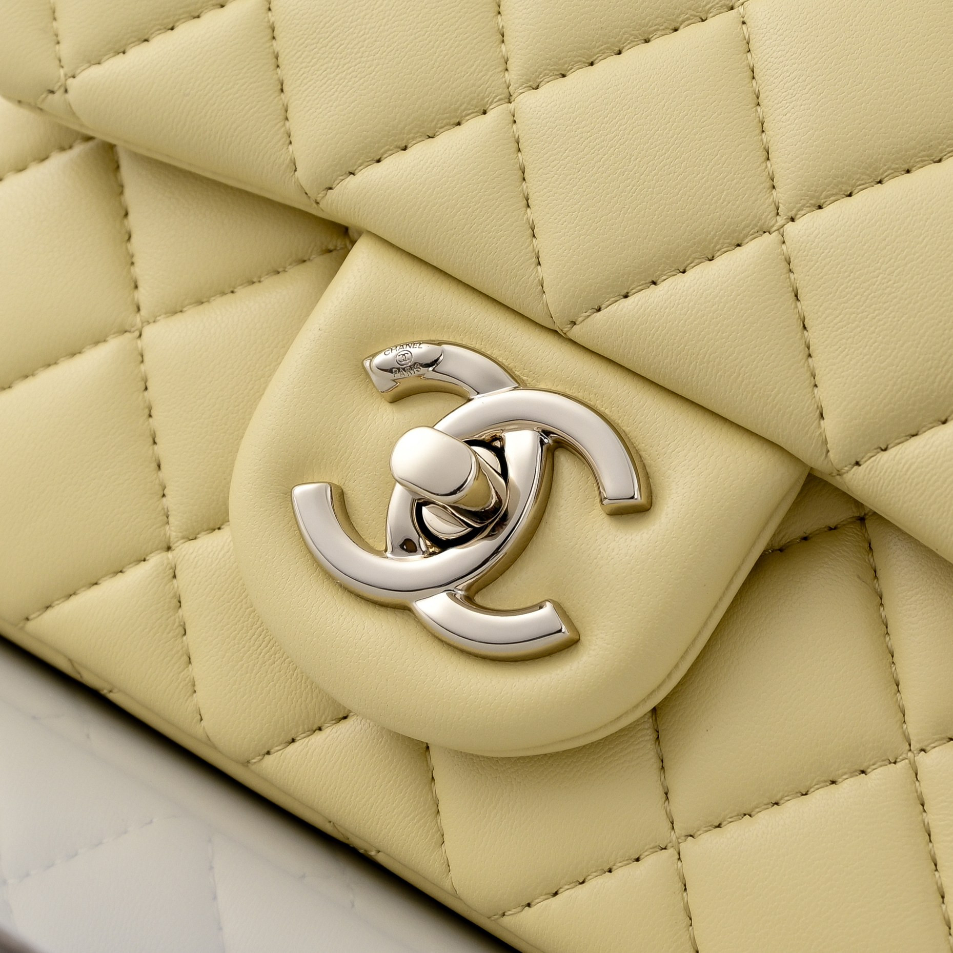 Ch*el classic flap handbag cf light gold hardware as5758 18x13x7cm