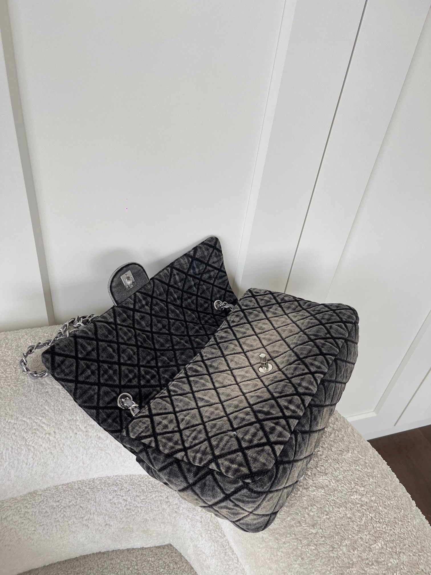 ch*el De*1mpression flap bag 33x22x8cm