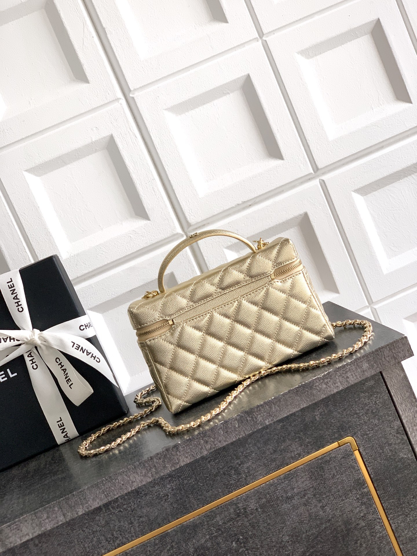 Ch*el long vanity with chain 17×19.5×5cm
