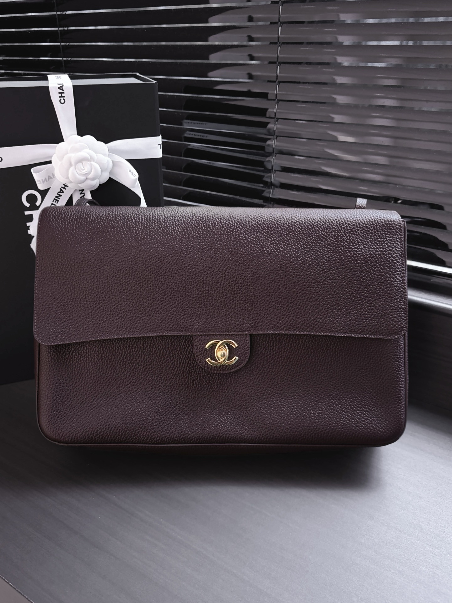 Ch*el maxi flap bag in coffee with gold-tone hardware as6233 26x38.5x11cm