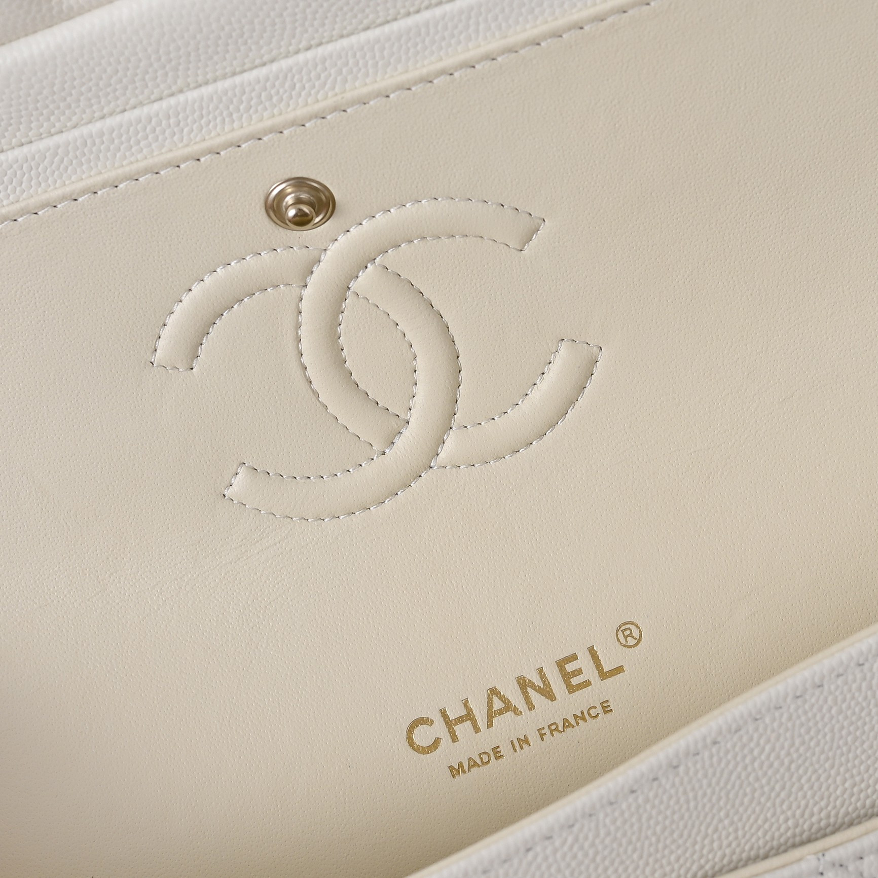 Ch*el classic flap handbag off-white with light gold hardware and caviar leather a01113 23x14.5x6cm