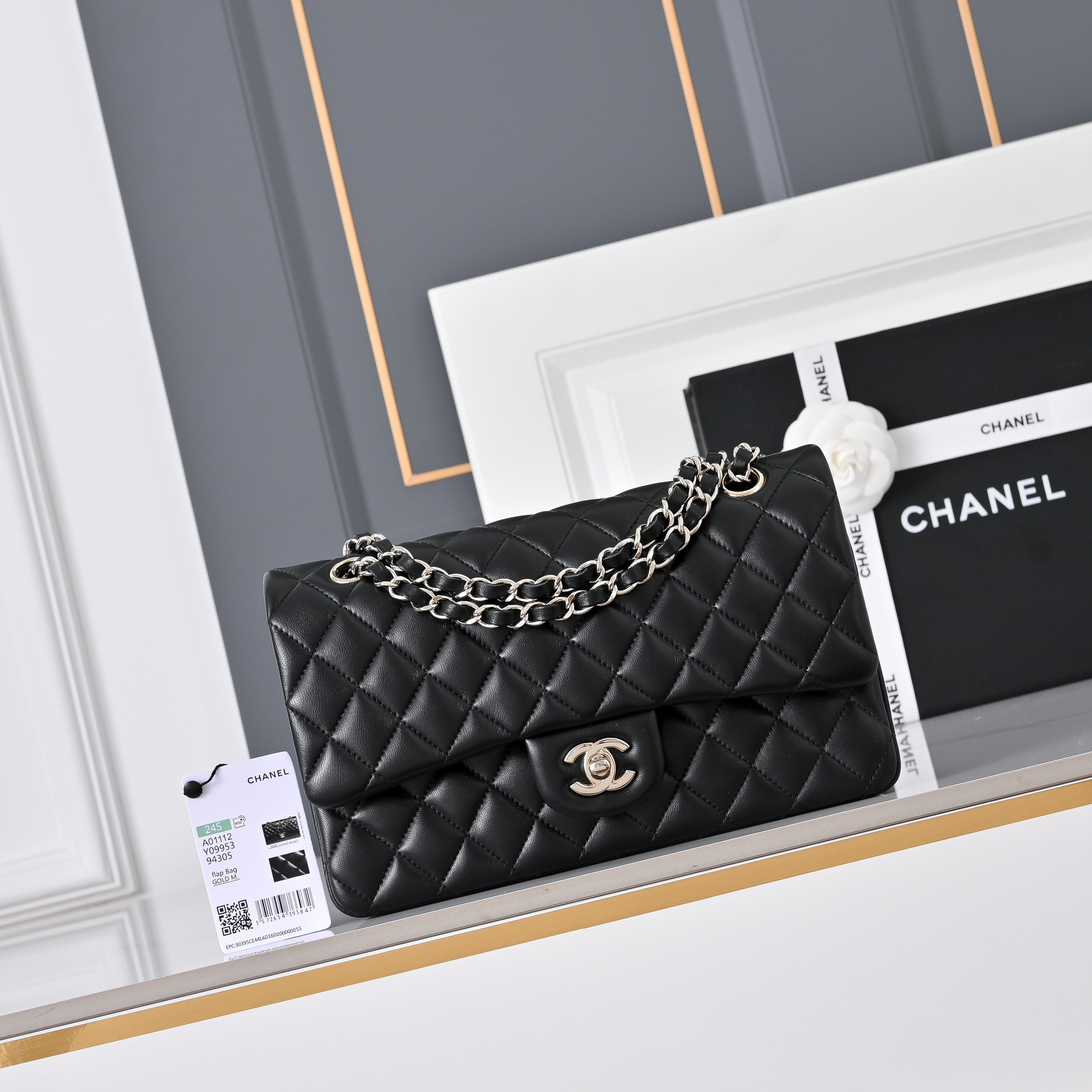 Ch*el classic handbag black lambskin with light gold hardware 15.5×25.5×6cm