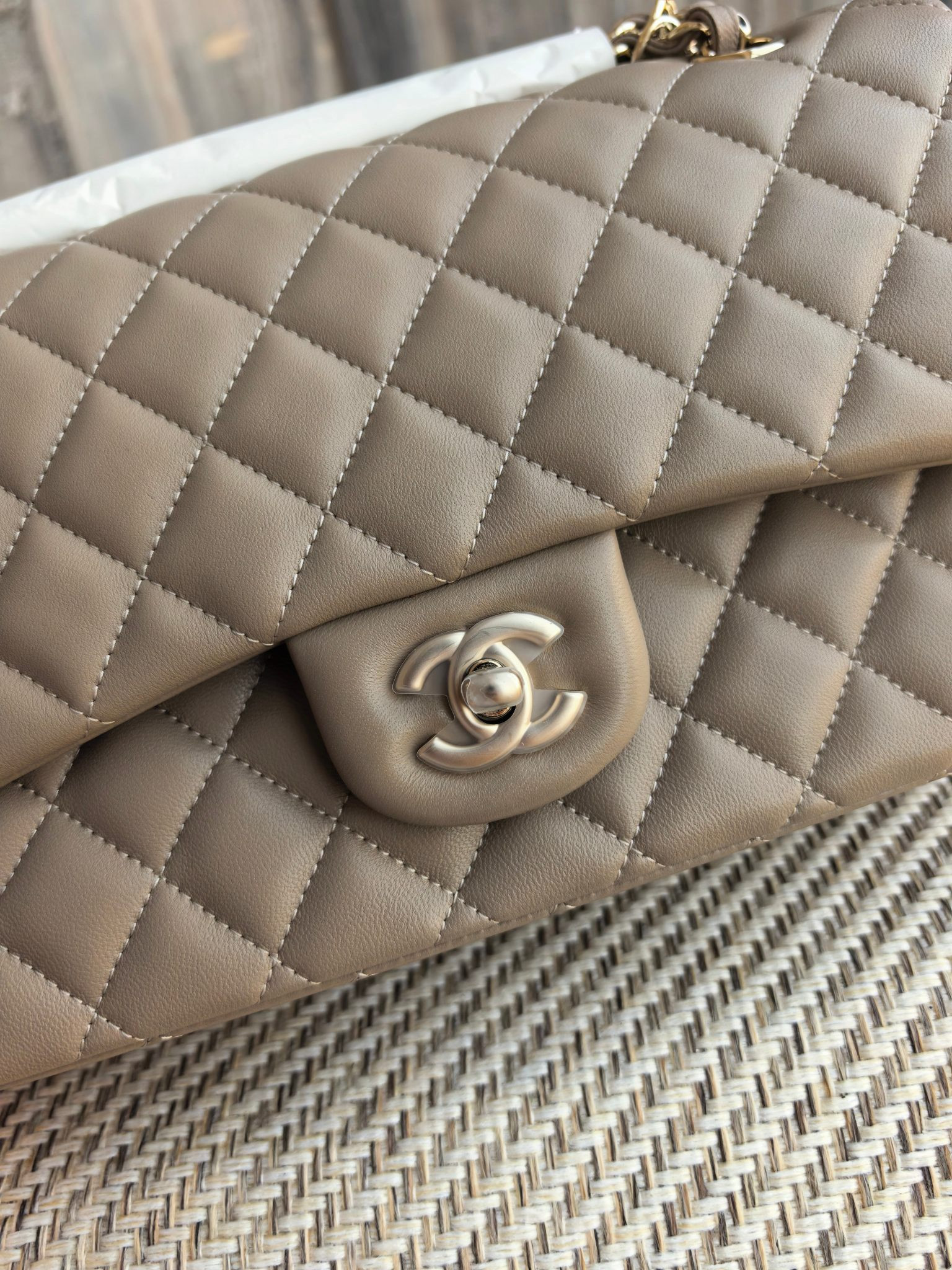 Ch*el classic flap bag light gold hardware 15.5x25.5x6.5cm