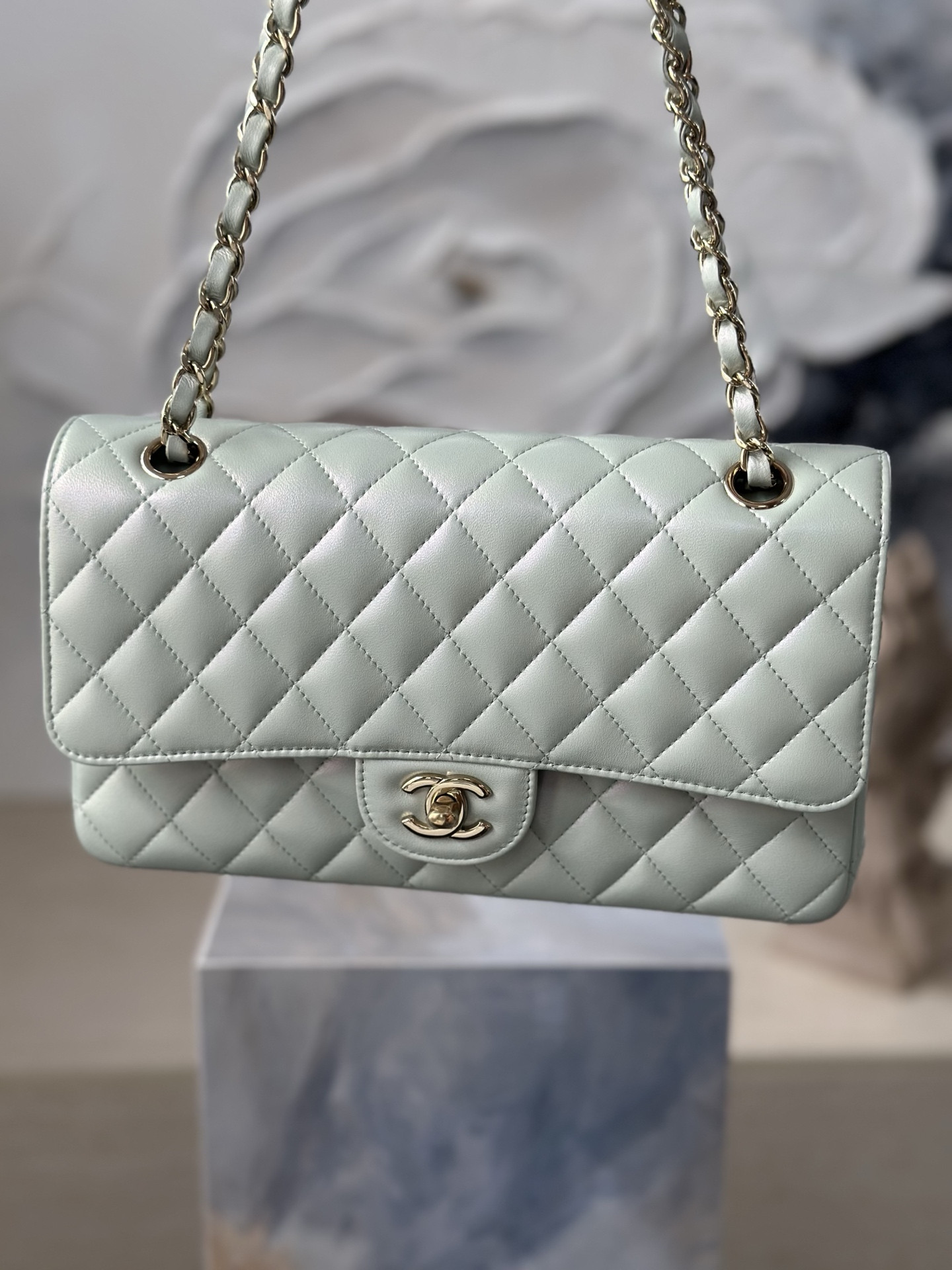 Ch*el flap bag pearlescent as1112 25.5x15.5x6cm