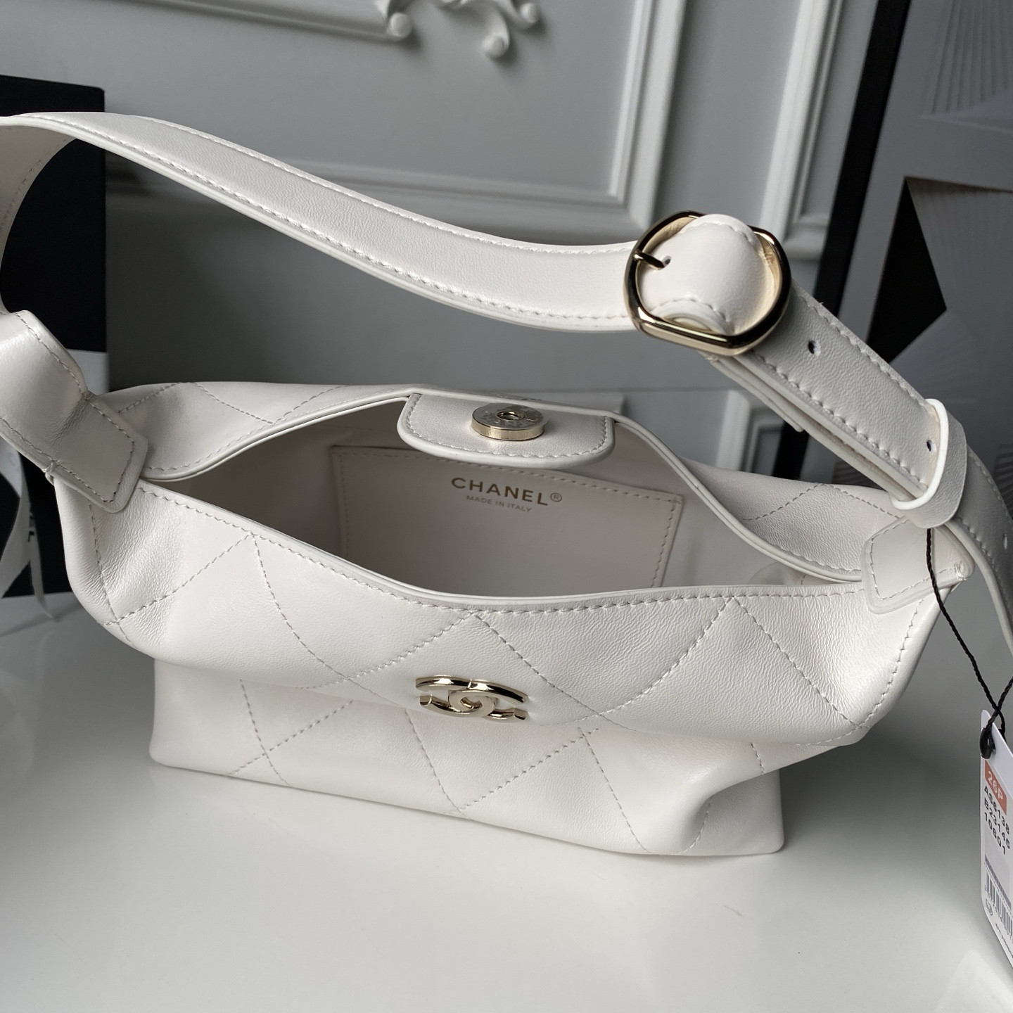 Ch*el hobo handbag as6138 13x23x8cm