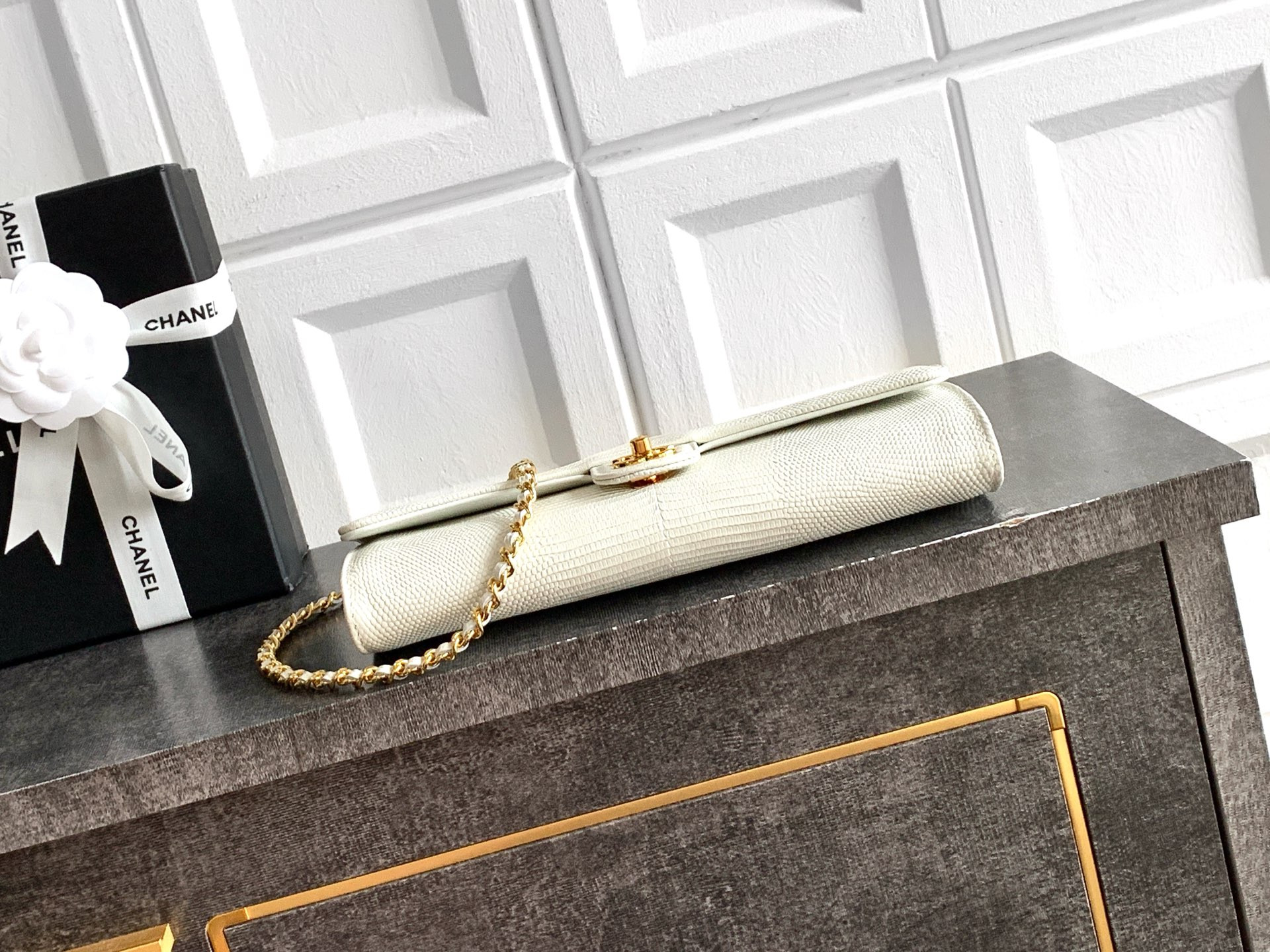 Ch*el clutch with chain ap5280 9.5x25x5cm