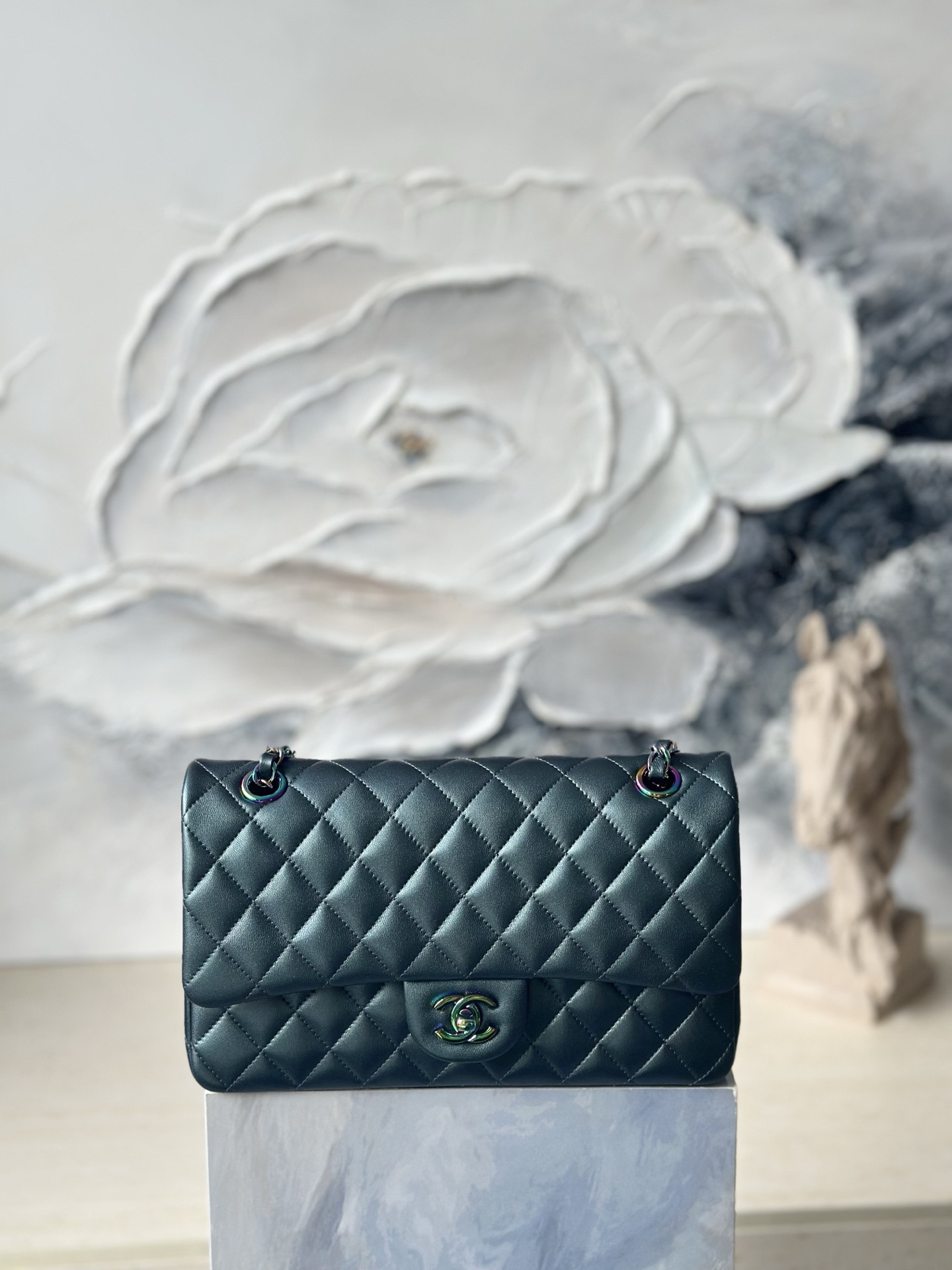 Ch*el flap bag pearlescent iridescent blue sheepskin handbag with colorful hardware as1112 25.5x15.5x6cm