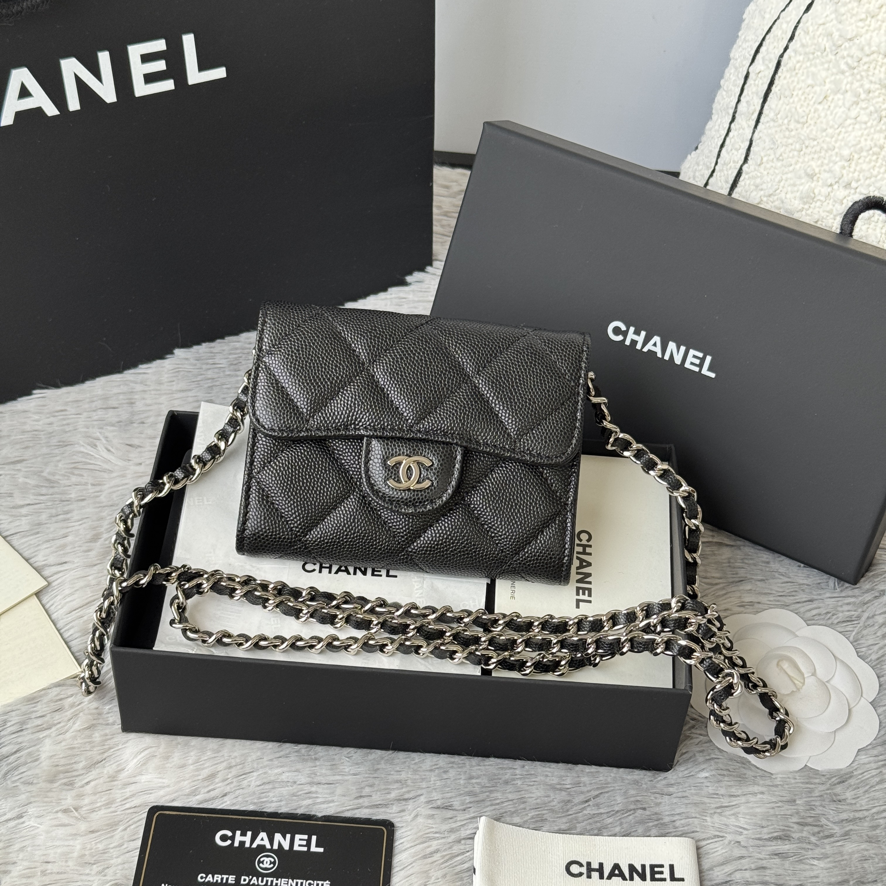 Ch*el wallet on chain 8.5x12.5x2.5cm
