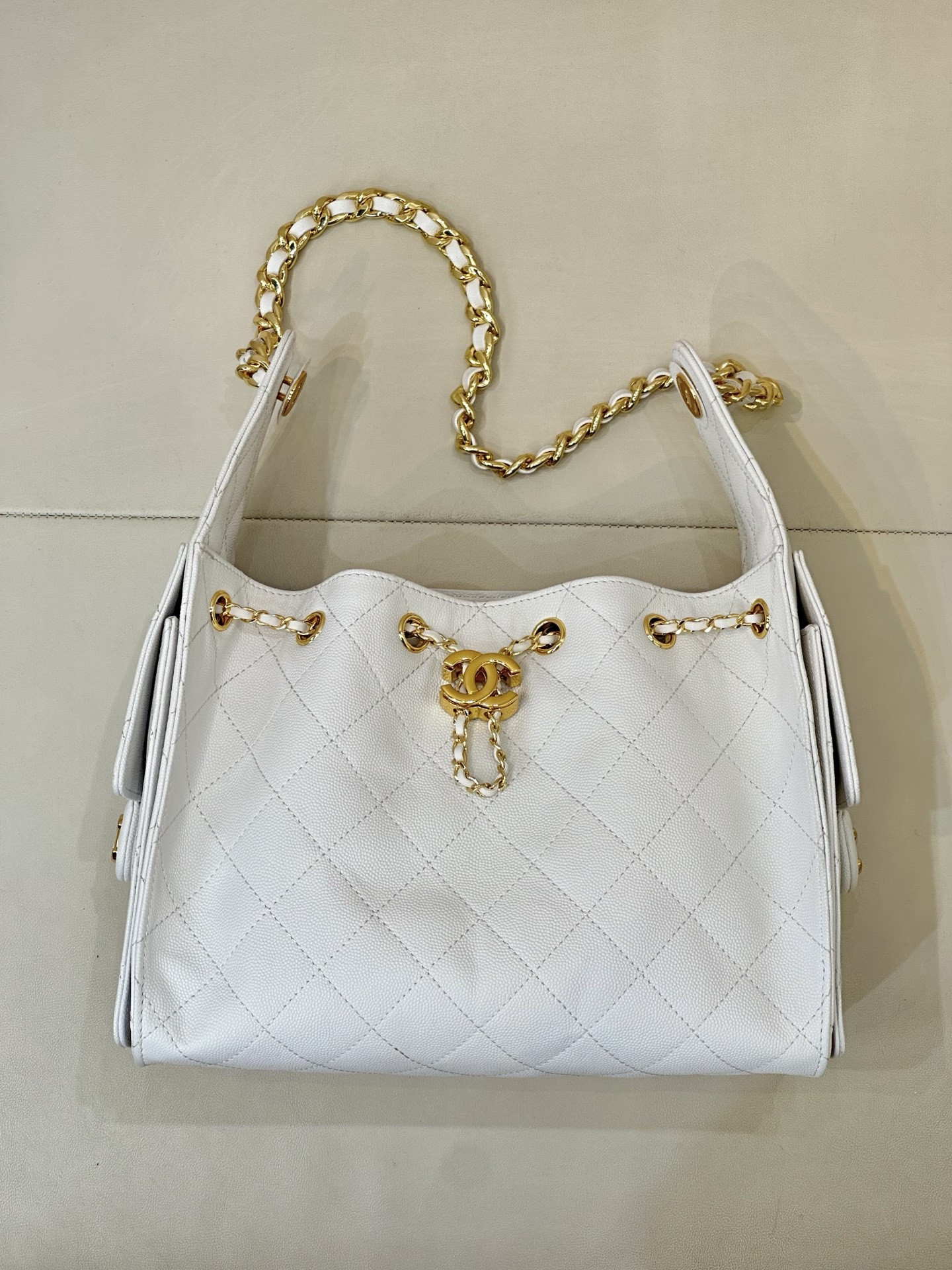 Ch*el 25c bucket bag polished gold hardware with red lining as5293 26x30x14cm