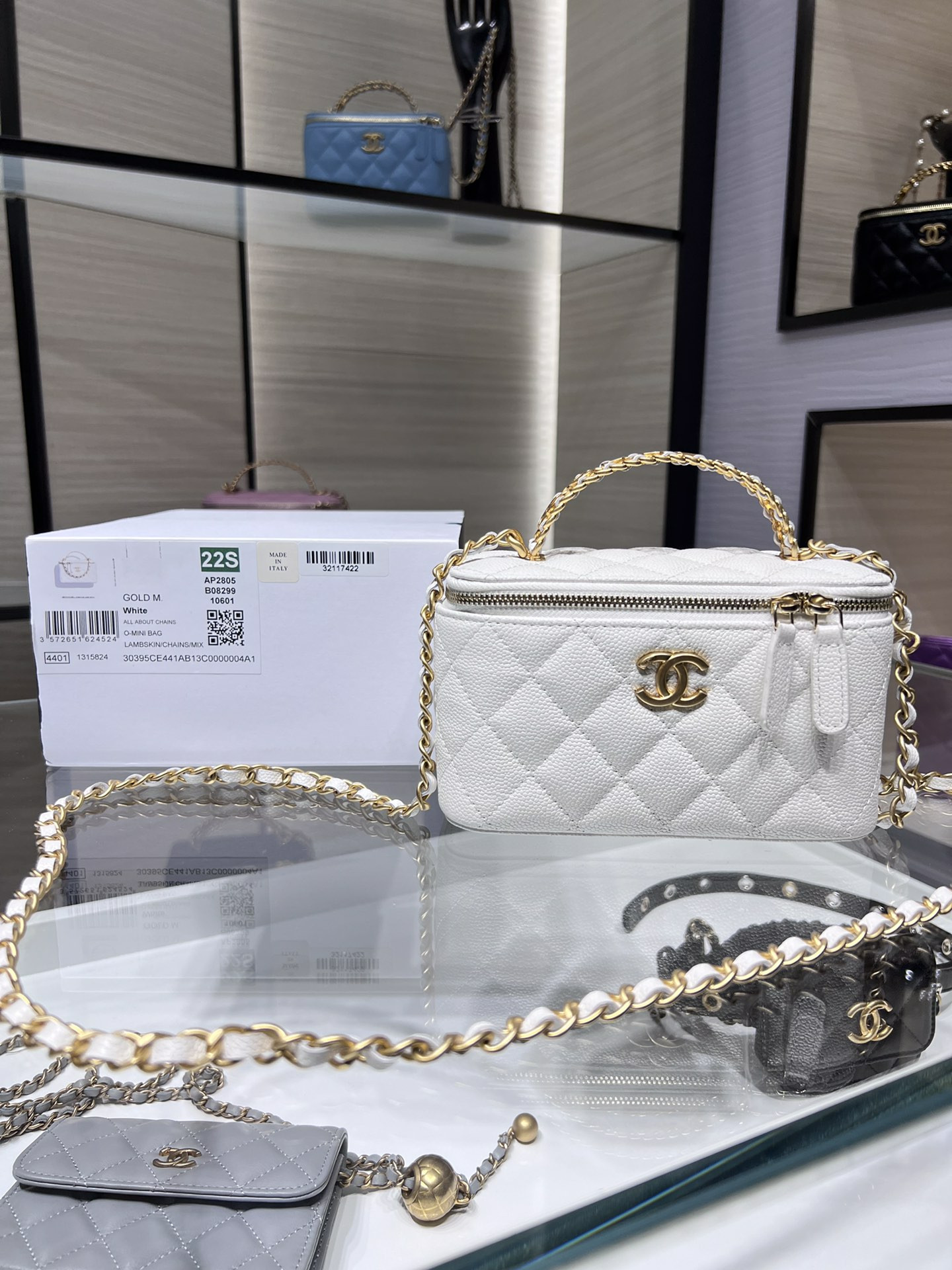 Ch*el vanity with chain 9.5x17x8cm