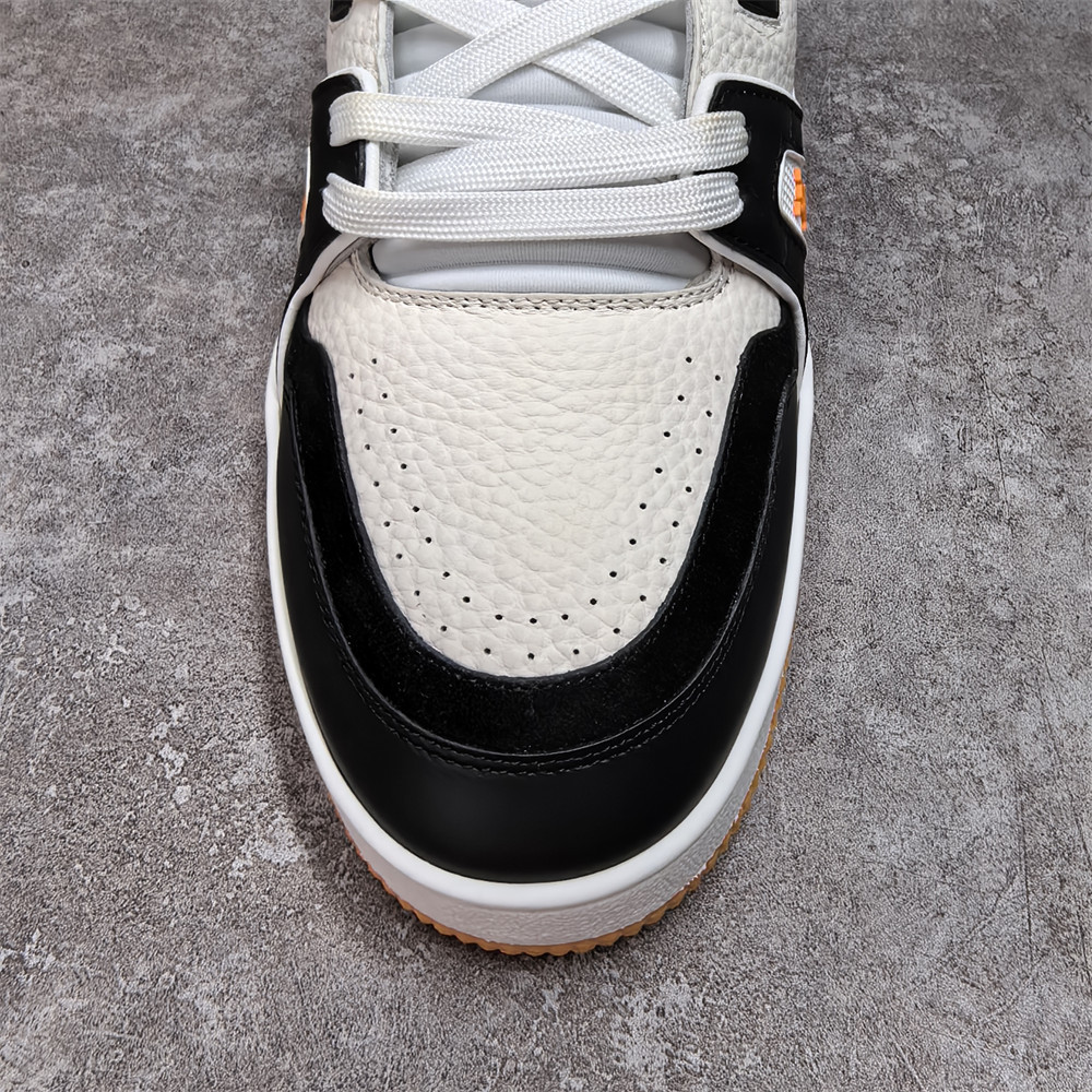 UA LV Trainer Sneaker