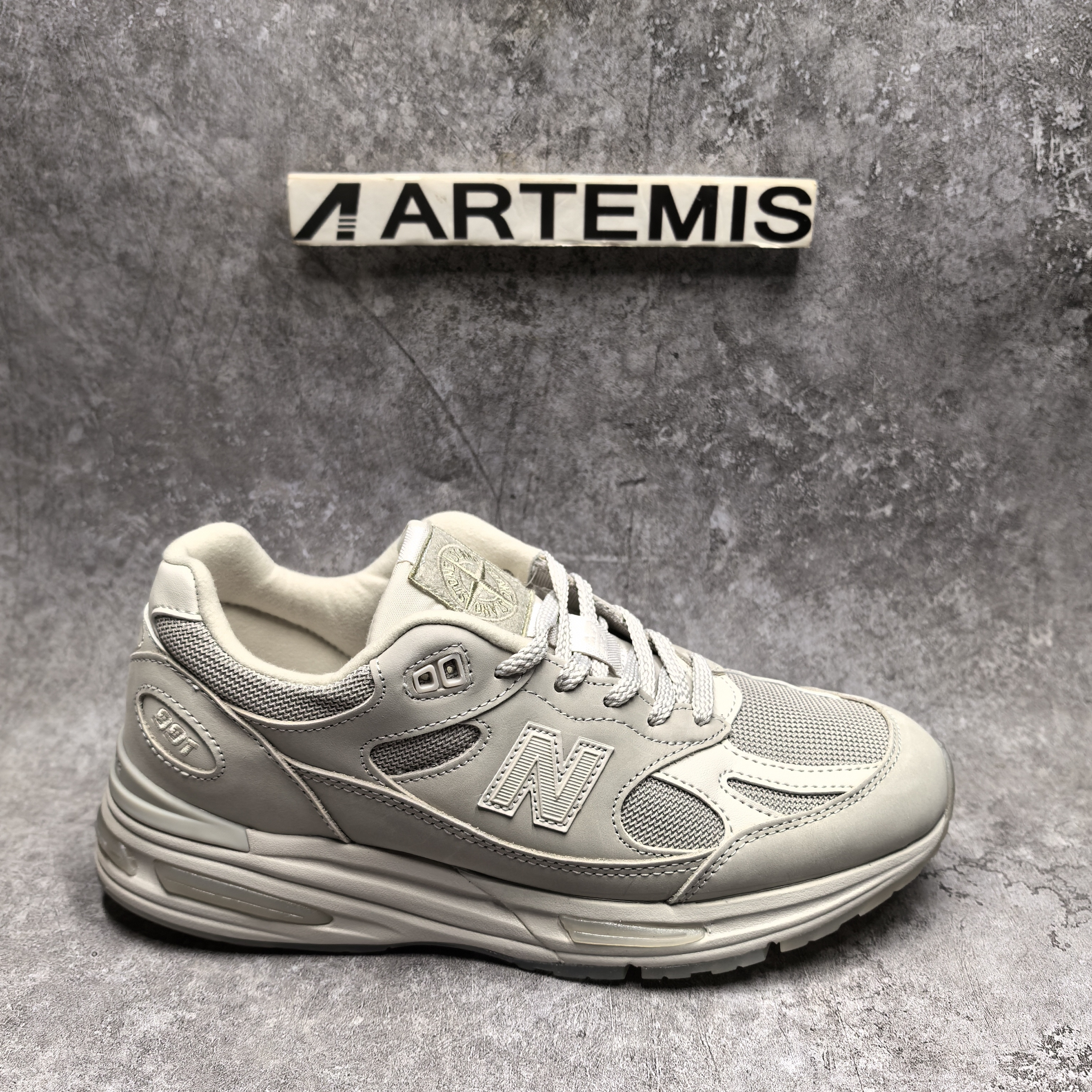 UA New Balance 991v2