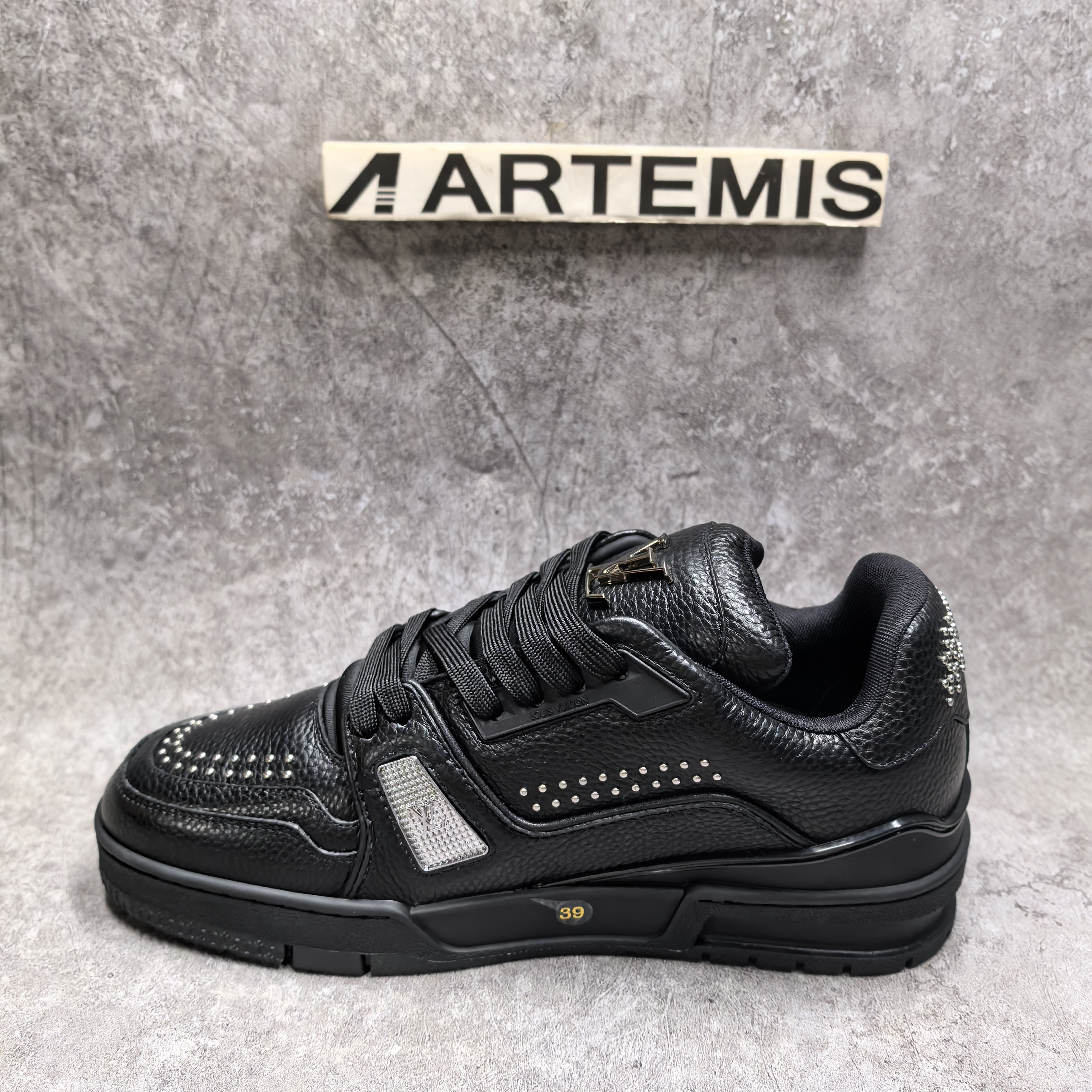 UA LV Trainer Sneaker