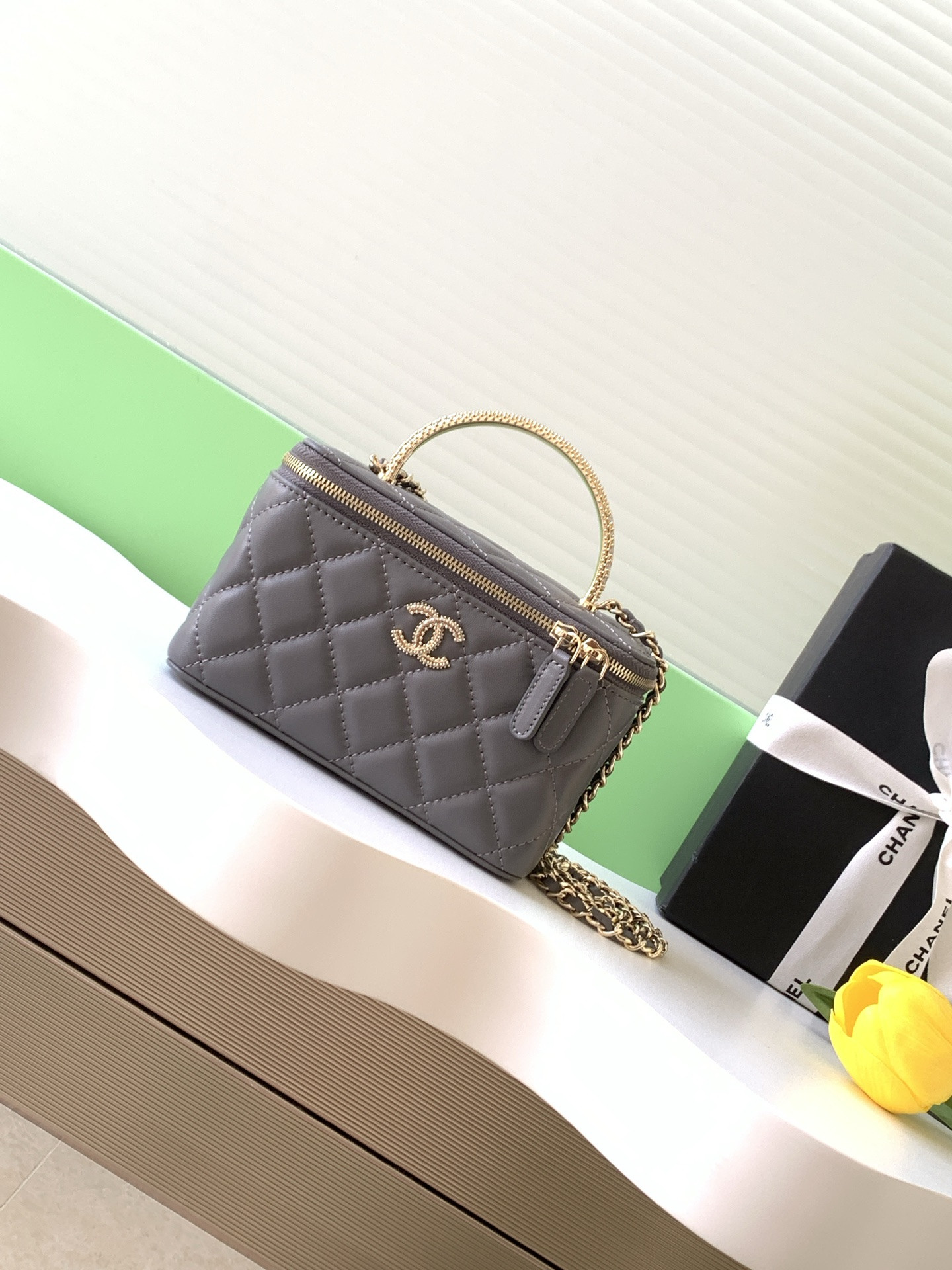 Ch*el long vanity with chain 17x9.5x8cm