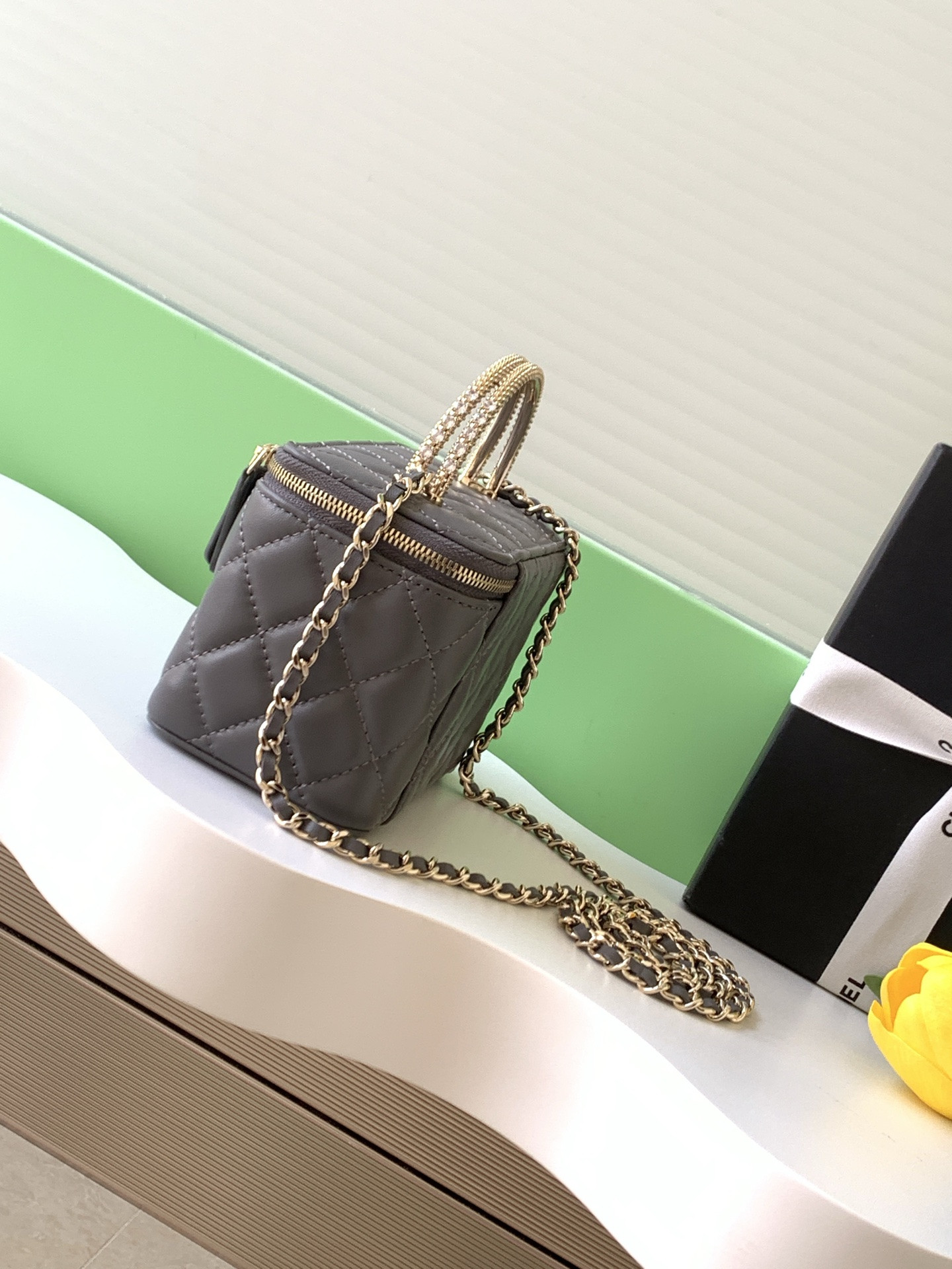 Ch*el long vanity with chain 17x9.5x8cm
