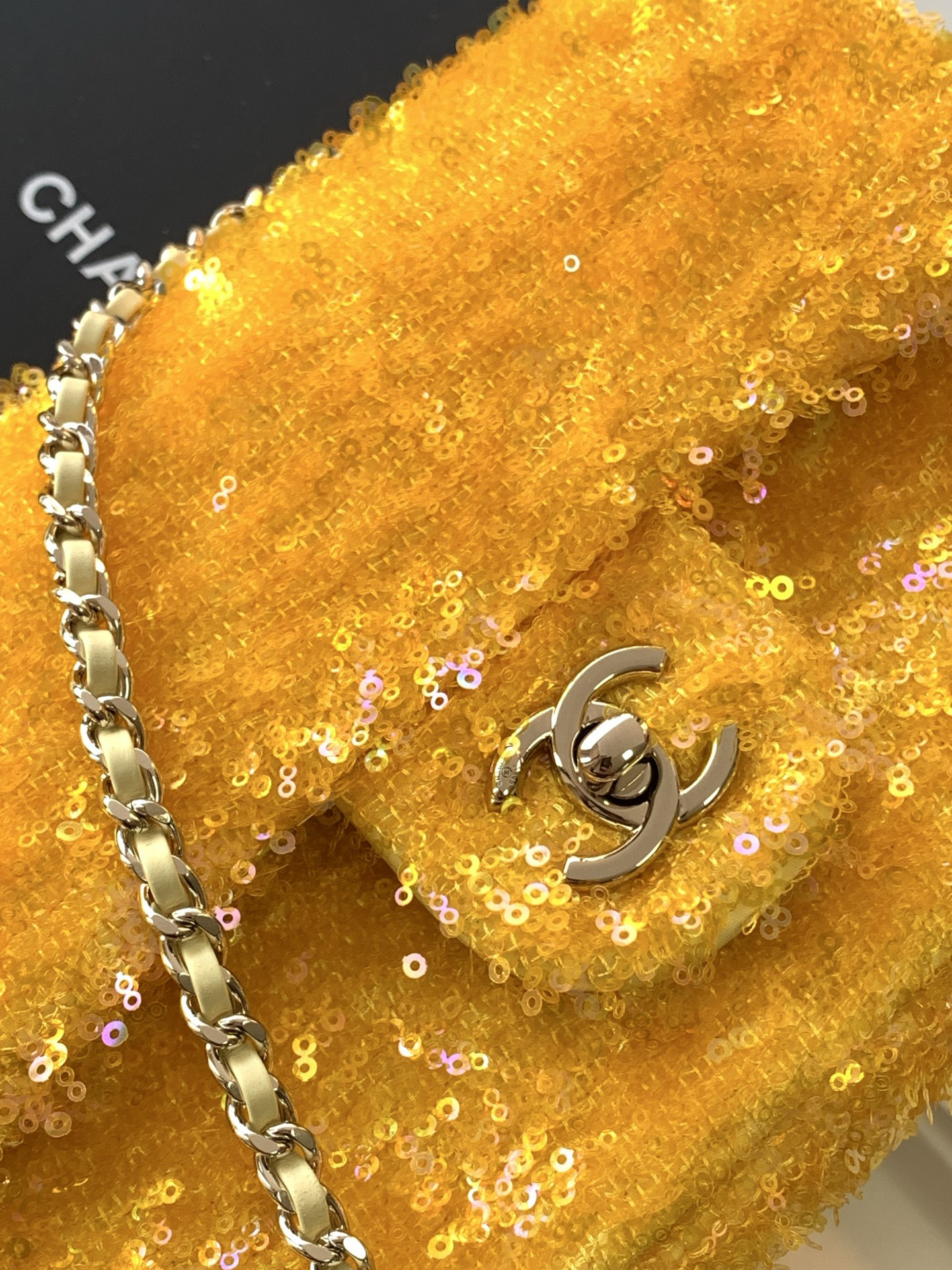 Ch*el sequin flap bag as4561 14x21x8cm