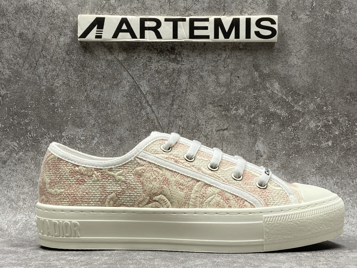 D*or walk n D*or patch embroidery pink