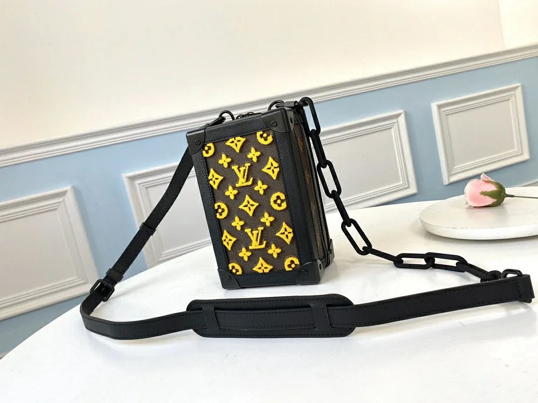 LV VERTICAL SOFT TRUNK M45079