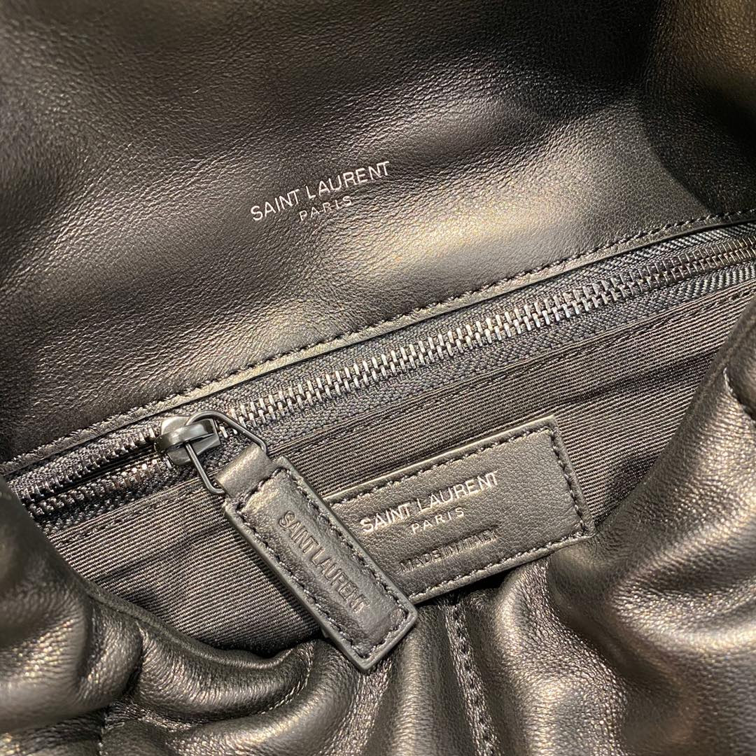 Y*L puffer in leather navy 23 x 15.5 x 5.8 cm