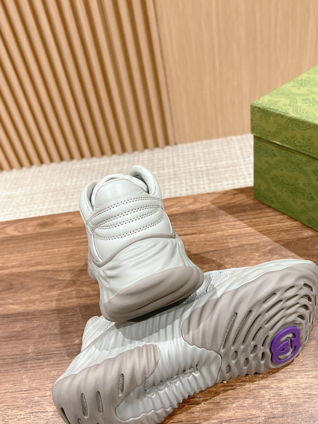 ua G*u*i ripple sneaker