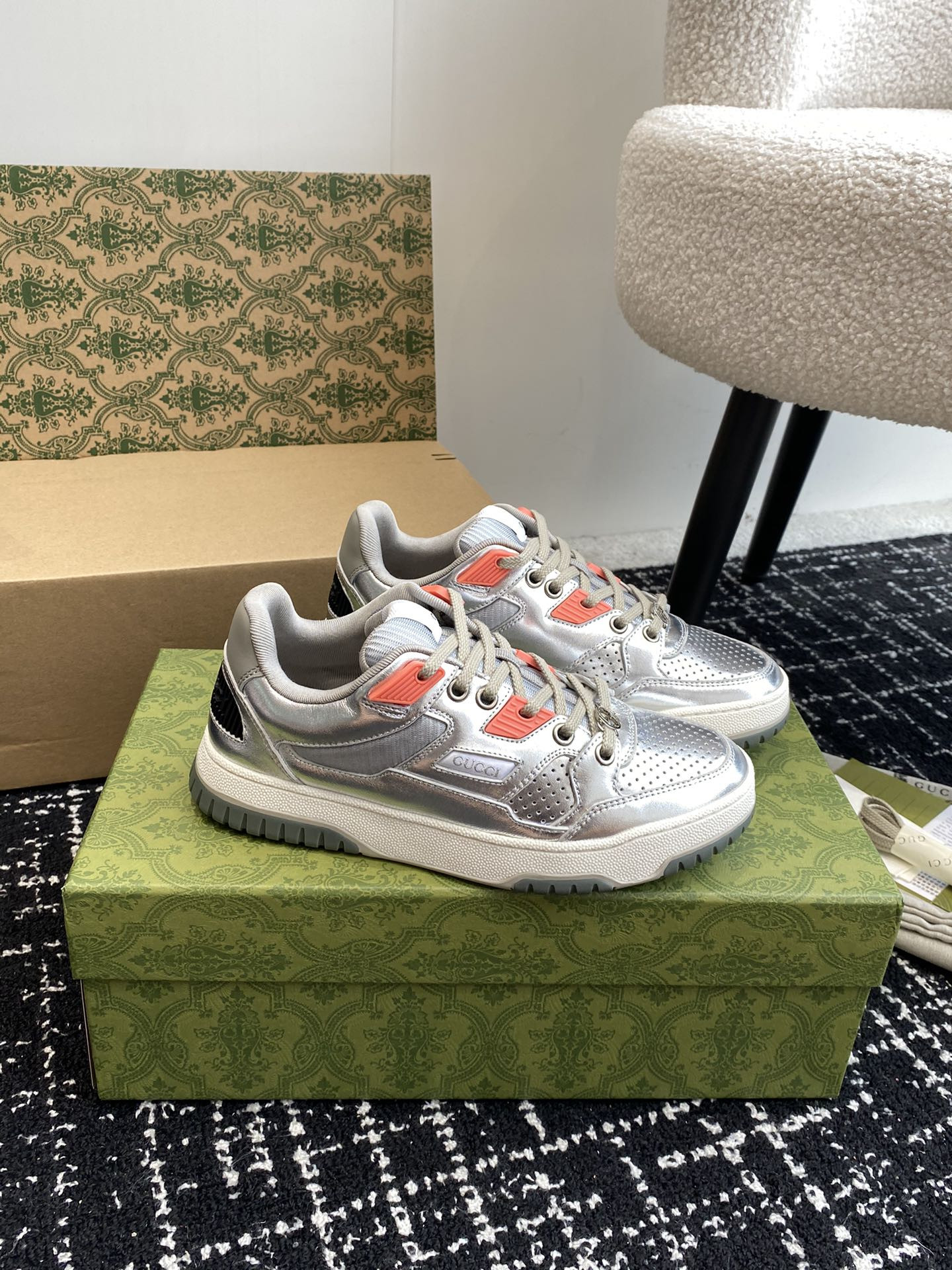 ua G*u*i low-top sneaker