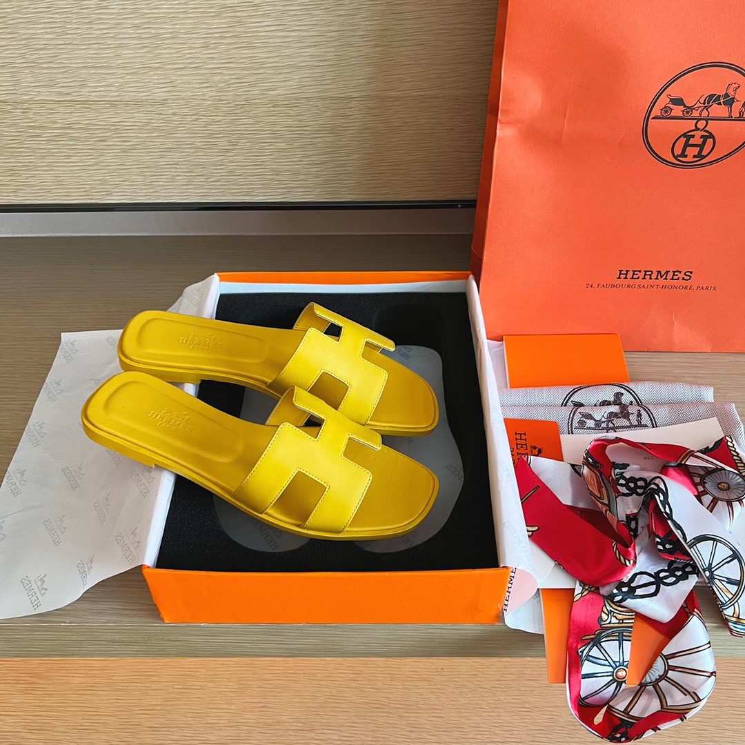UA Hermès Oran sandal