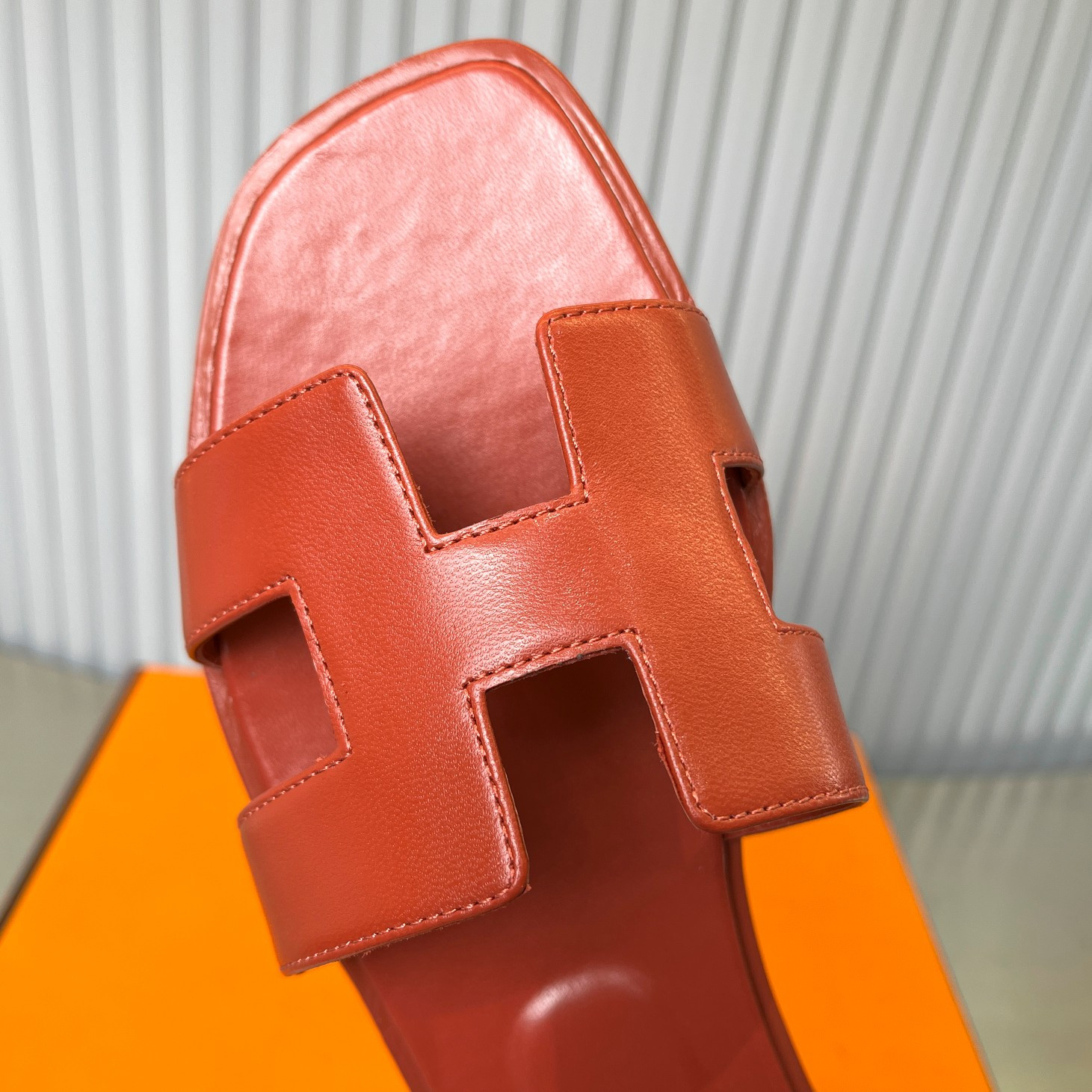 UA Hermès Oran sandal