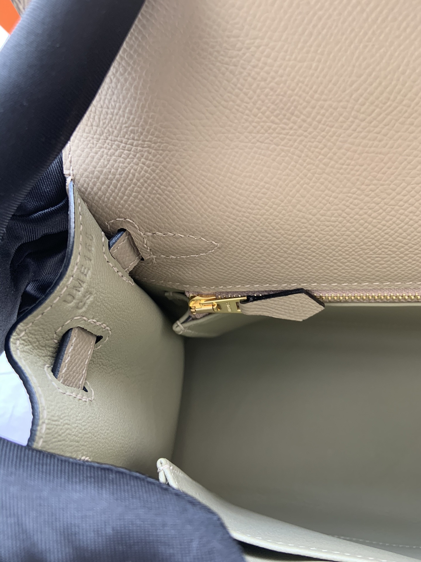 HERMÈS Kelly Gold-tone Hardware 25 28